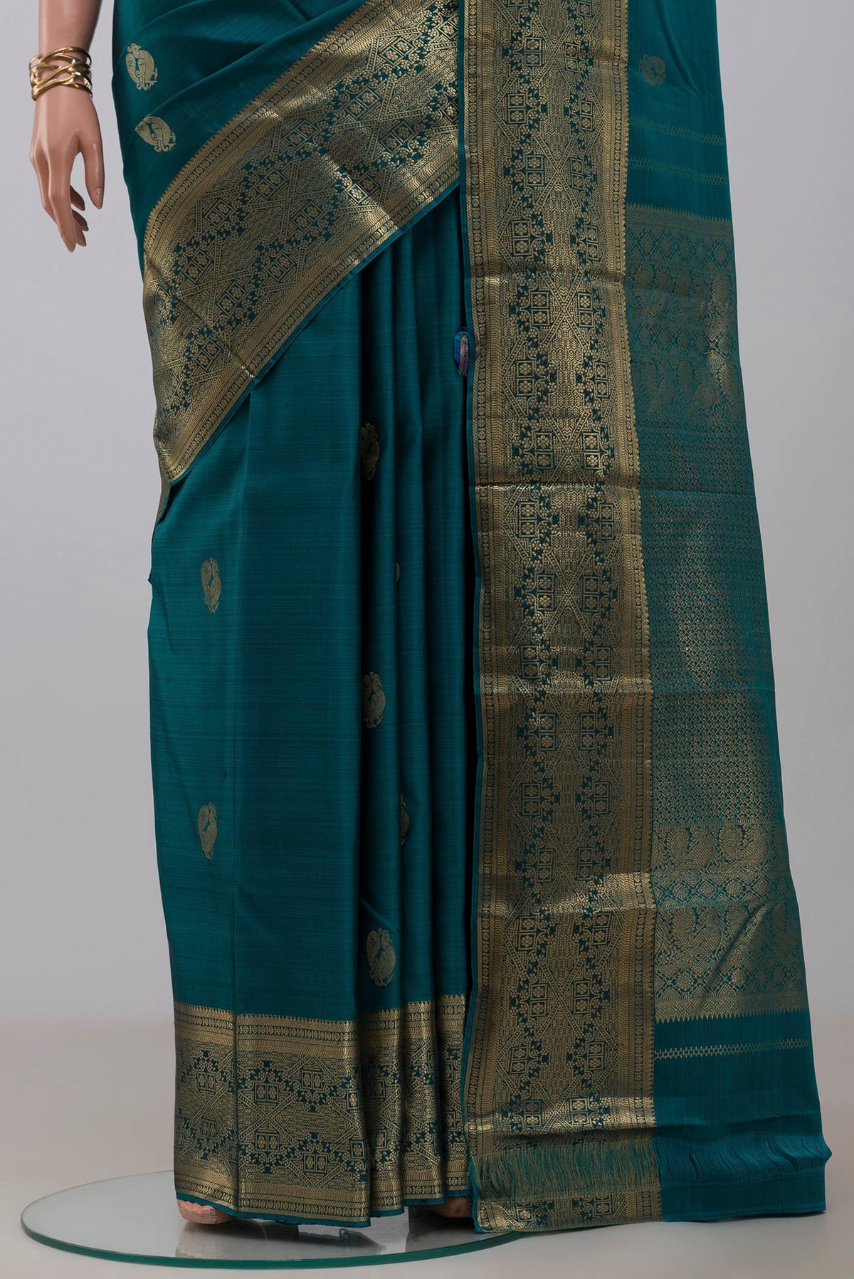 Pleats and pallu of Teal Kanchipuram Silk Saree with Zari Butta on the body and Zari Border. 