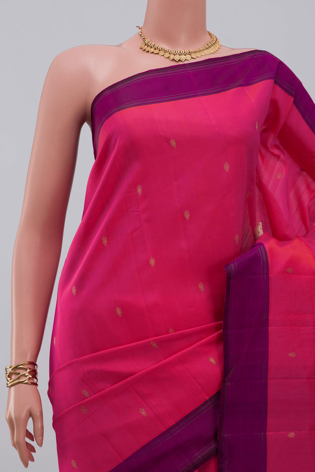 Border image of Pink Kanchipuram Silk Saree with Zari Butta on the body and Plain Border. 