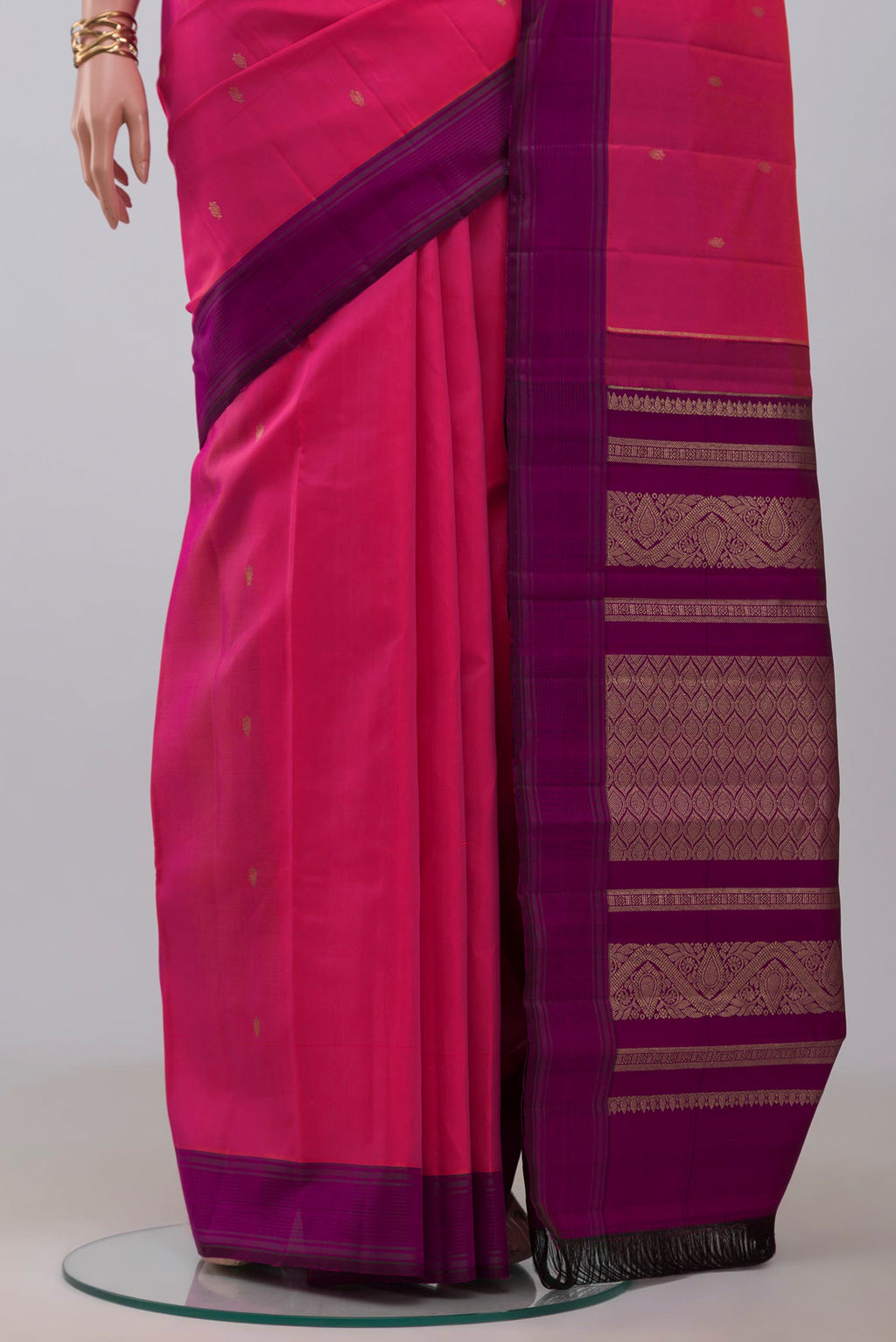 Pleats and pallu of Pink Kanchipuram Silk Saree with Zari Butta on the body and Plain Border. 