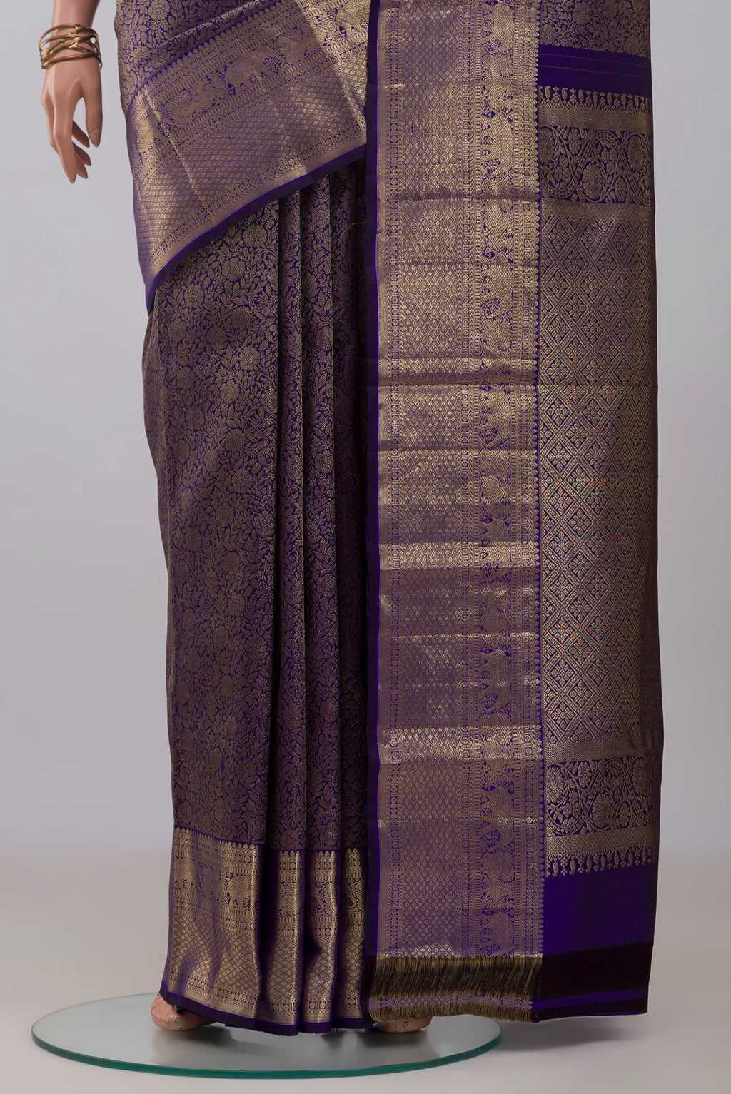 Pleats and pallu of Blue Kanjivaram Silk Saree with Zari Brocade on the body and Zari Border. 