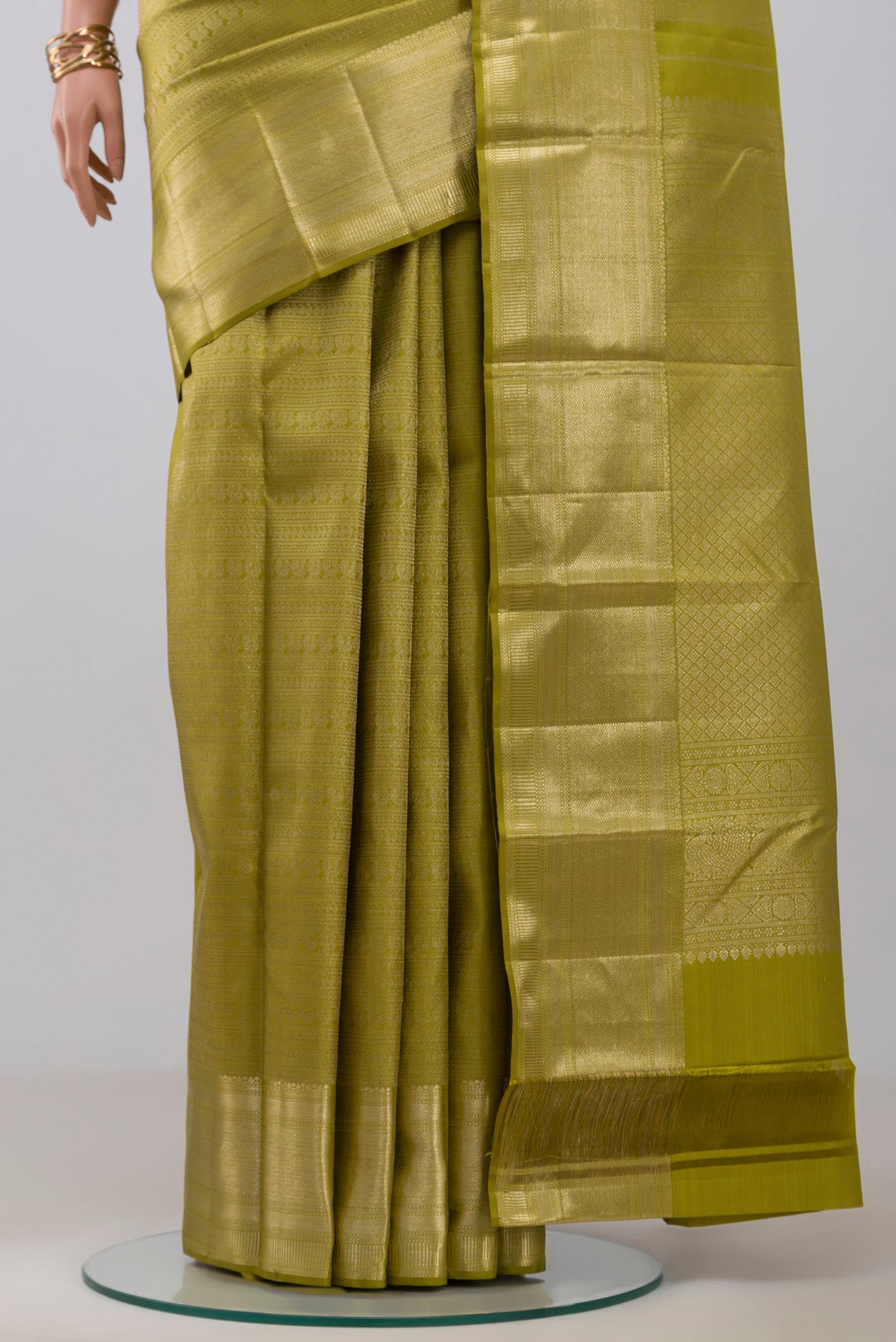 Pleats and pallu of Green Kanchipuram Saree with Zari Brocade on the body and Zari Border. 