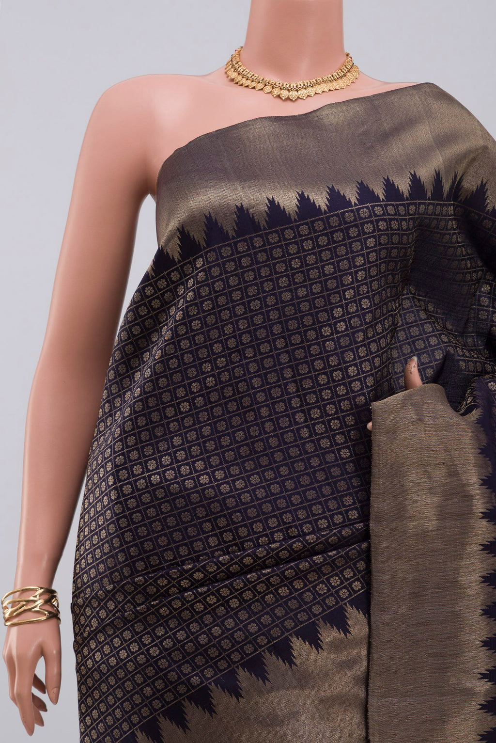 Border image of Blue Kanchipuram Silk Saree with Checked design on the body and Temple Border. 