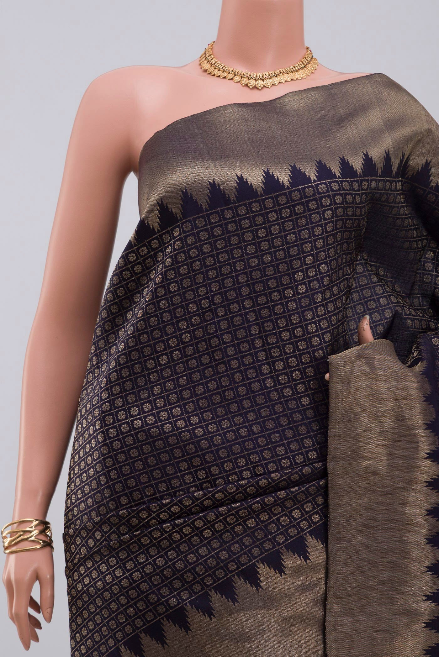Border image of Blue Kanchipuram Silk Saree with Checked design on the body and Temple Border. 