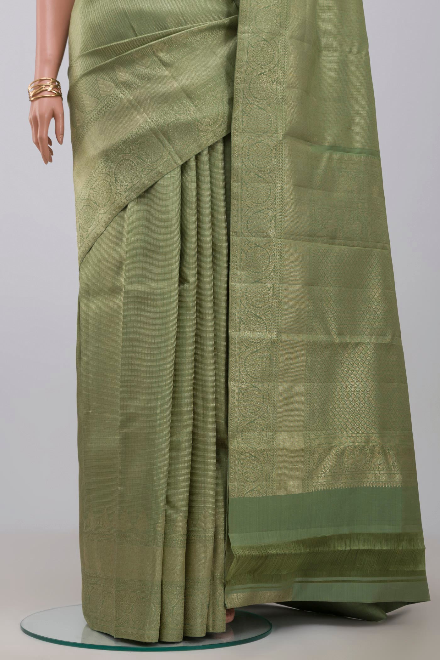 Pleats and pallu of Pista Green Kanchipuram Silk Saree with Zari Brocade on the body and Zari Border. 