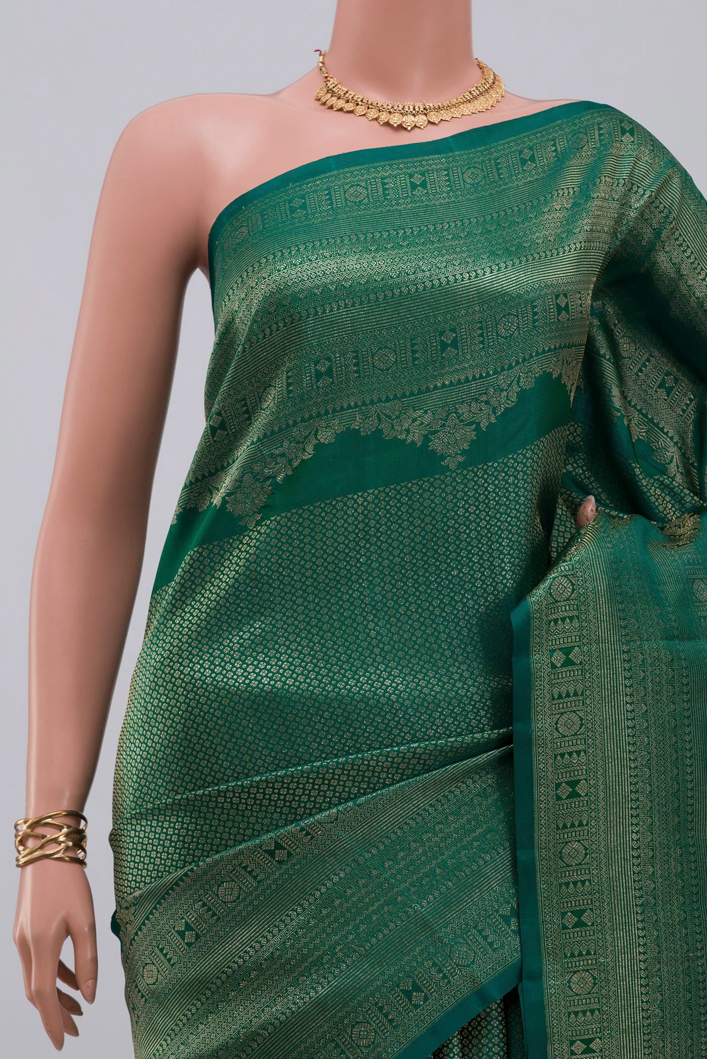 Border image of Green Kanchipuram Silk Saree with Zari Brocade on the body and Fancy Border. 