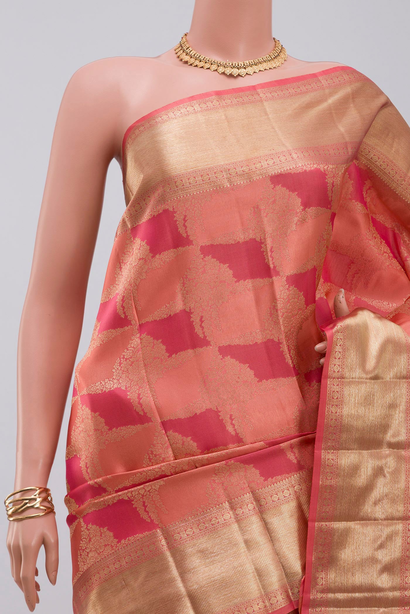 Border image of Peach Kanjivaram Silk Saree with Zari Brocade on the body and Zari Border. 