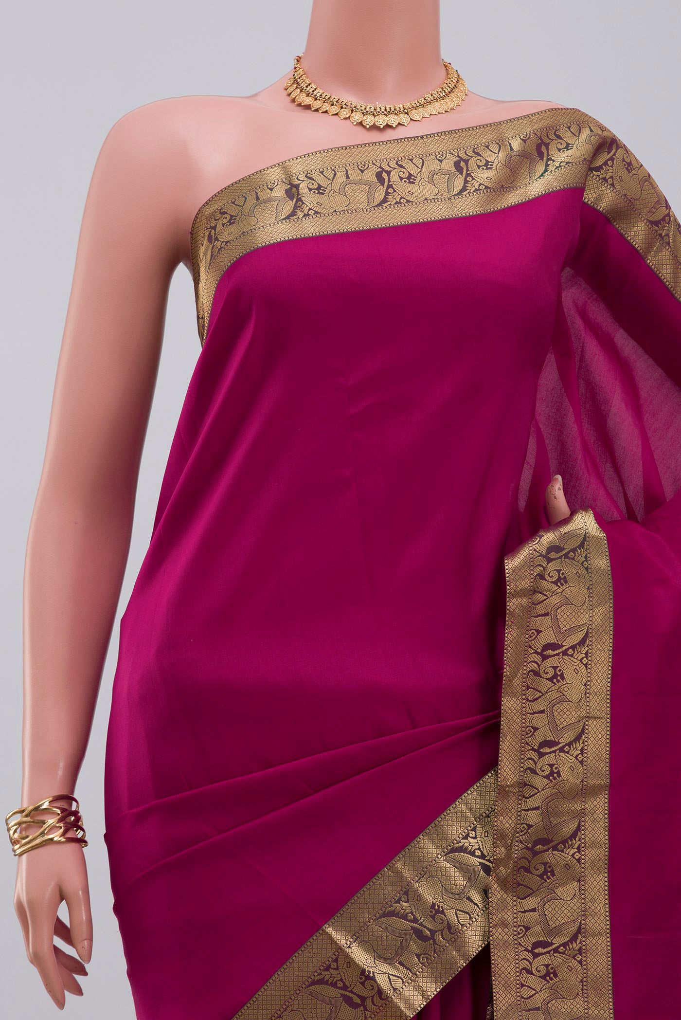 Border image of Maroon Kanjivaram Silk Saree with Plain Body and Zari Border. 