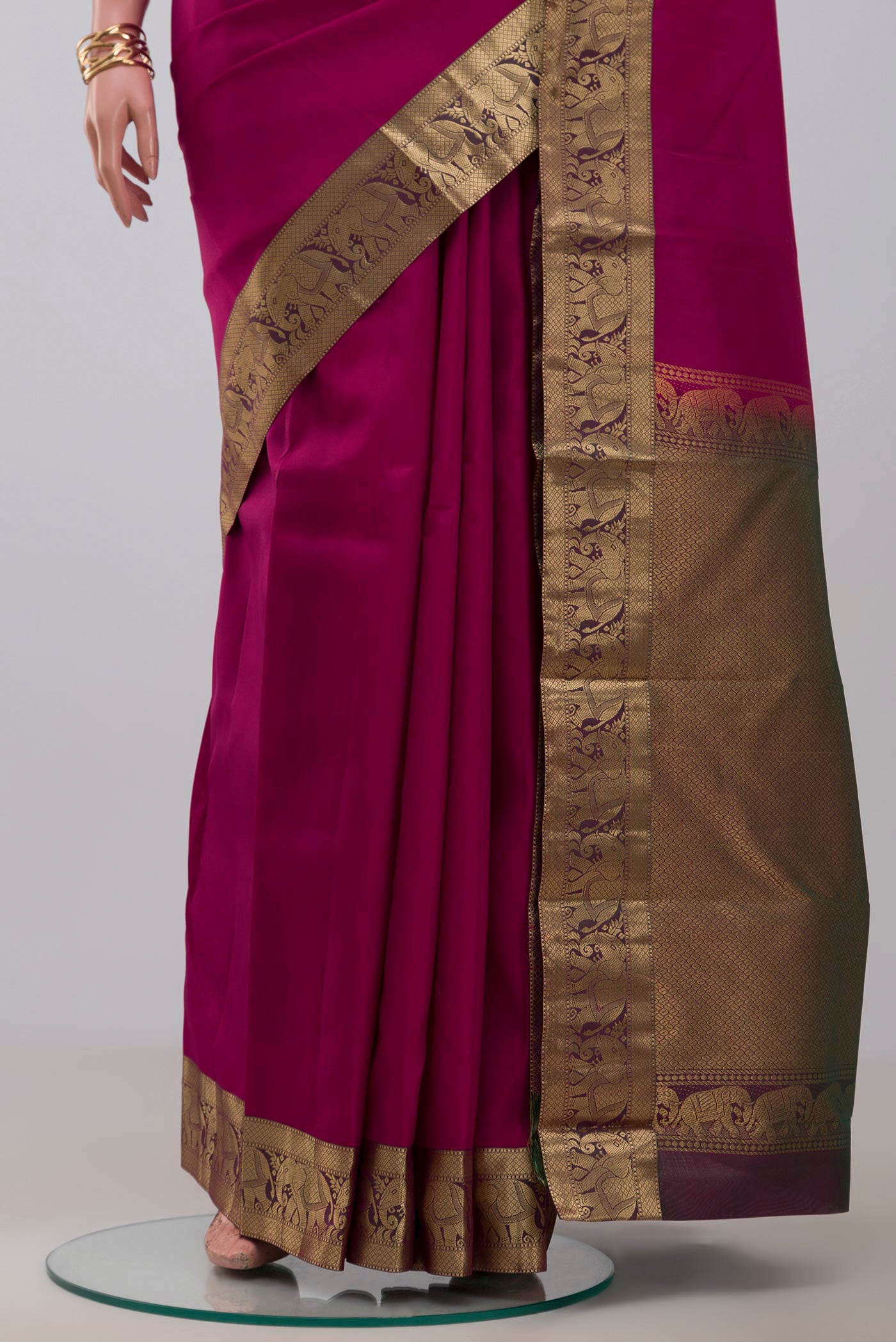 Pleats and pallu of Maroon Kanjivaram Silk Saree with Plain Body and Zari Border. 