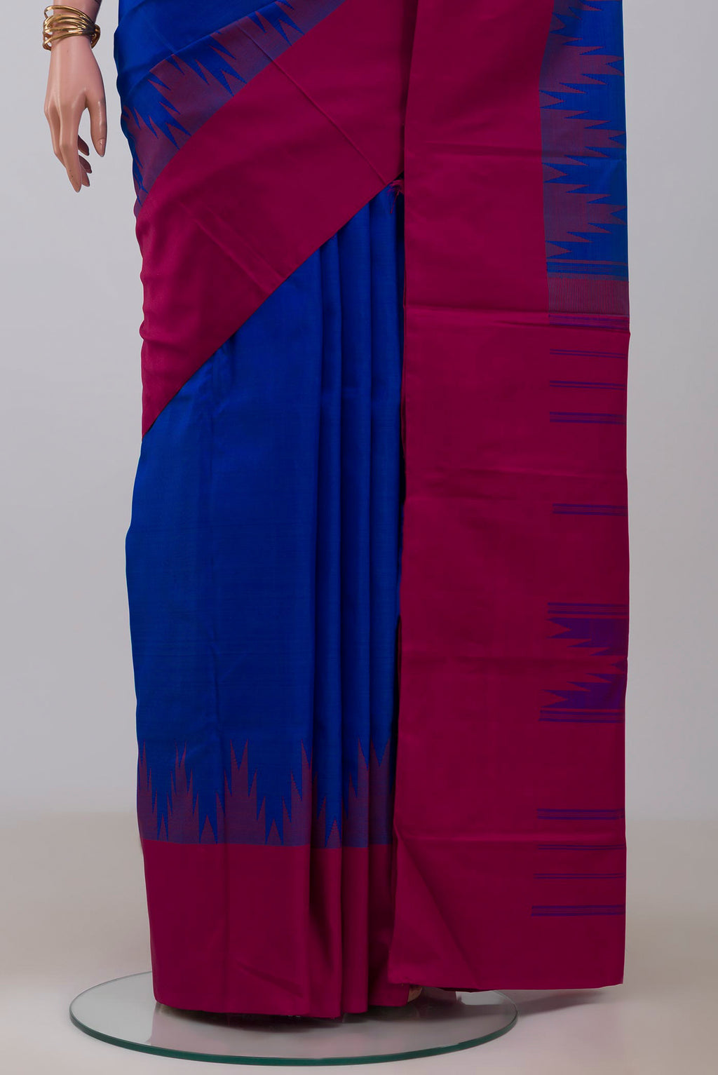 Pleats and pallu of Royal Blue Kanjivaram Silk Saree with Plain Body and Temple Border. 