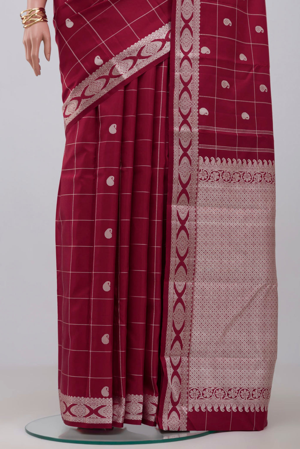 Pleats and pallu of Maroon Kanjivaram Saree with Checked design on the body and Thread Border. 