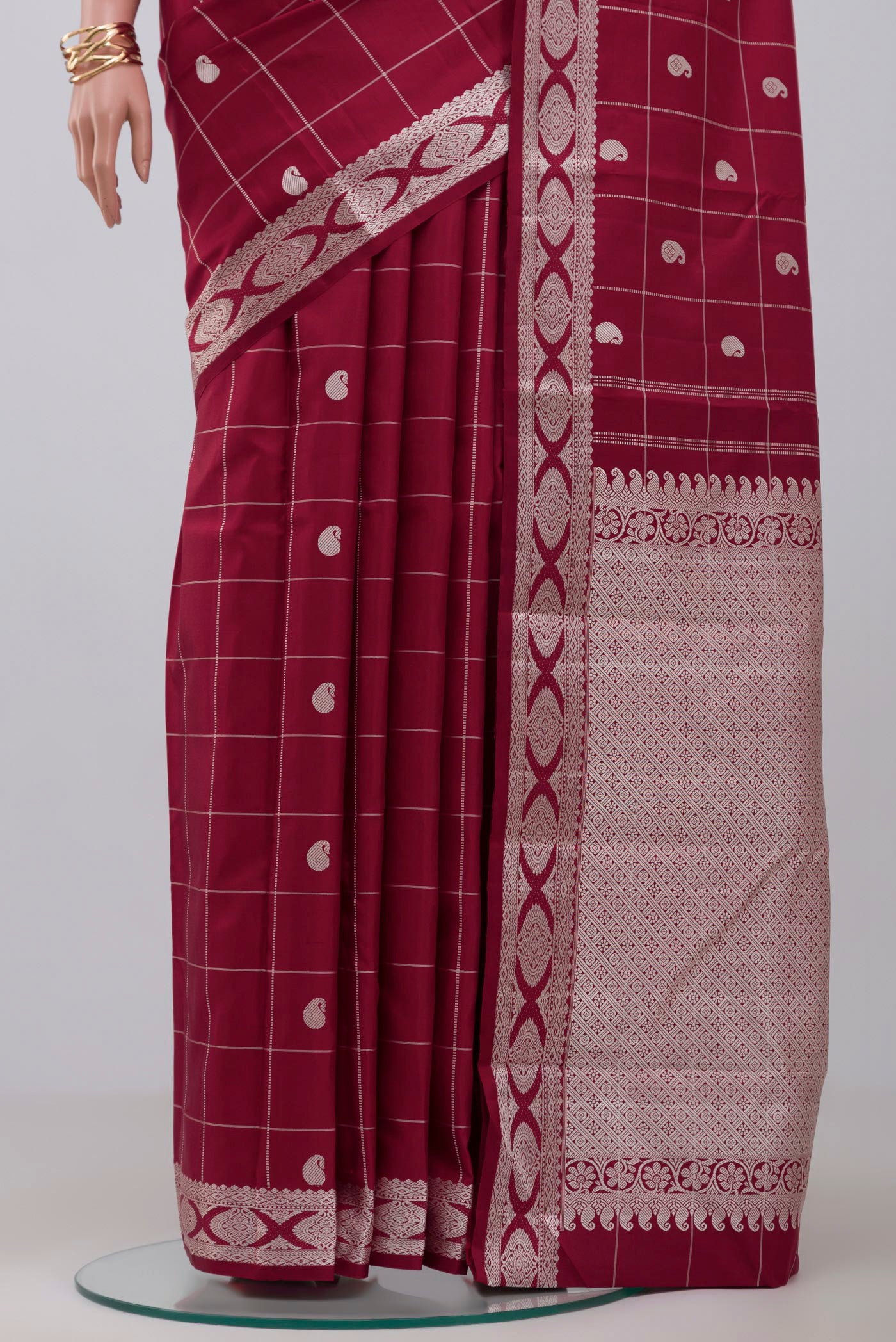 Pleats and pallu of Maroon Kanjivaram Saree with Checked design on the body and Thread Border. 