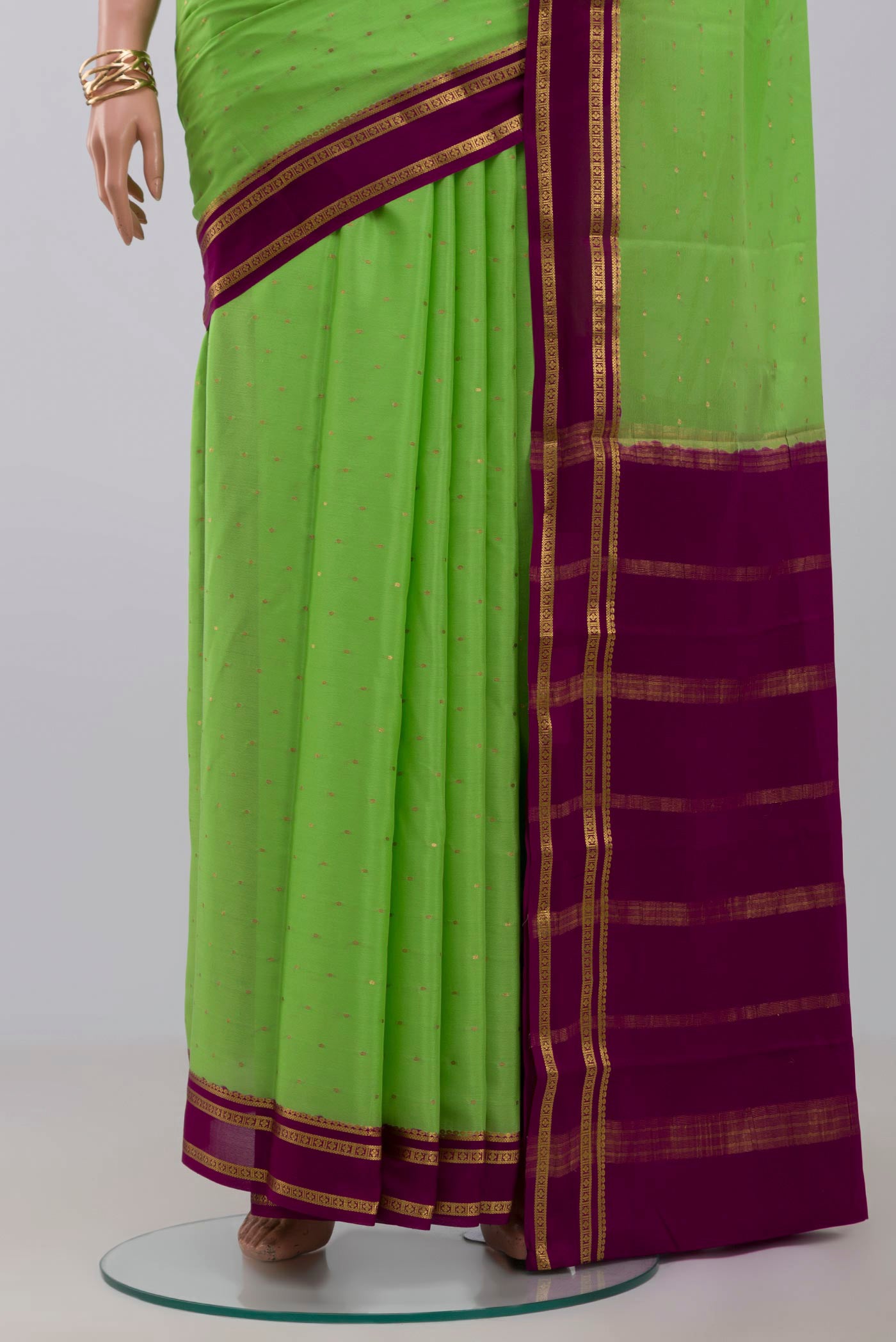 Pleats and pallu of Green Crepe Saree with Zari Butta on the body and Zari Border. 