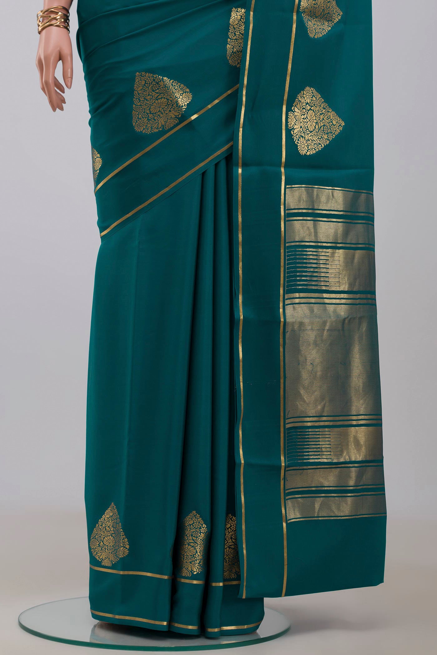 Pleats and pallu of Blue Crepe Saree with Plain Body and Thin Zari Line. 