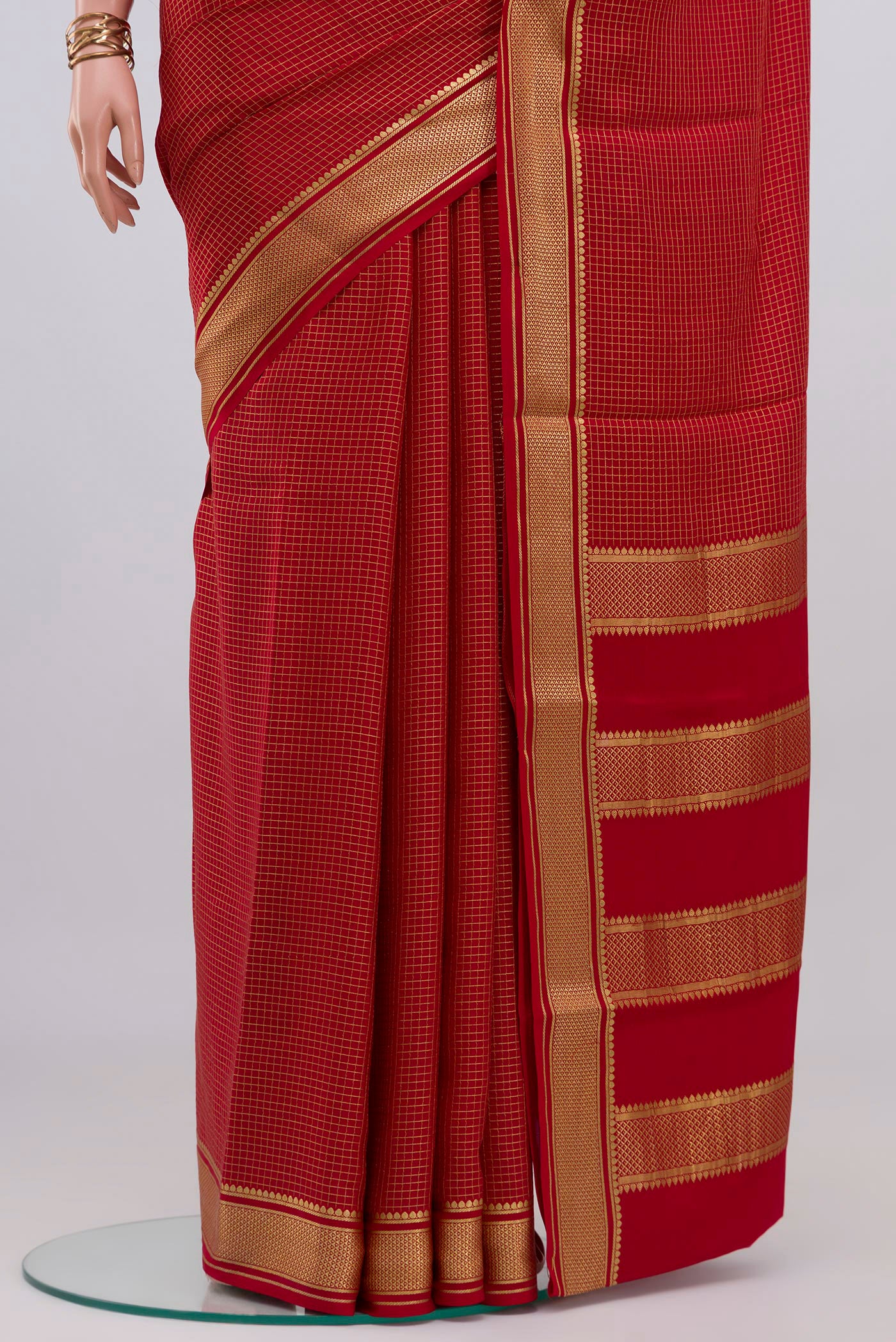 Pleats and pallu of Red Mysore Crepe Saree with Checked design on the body and Zari Border. 
