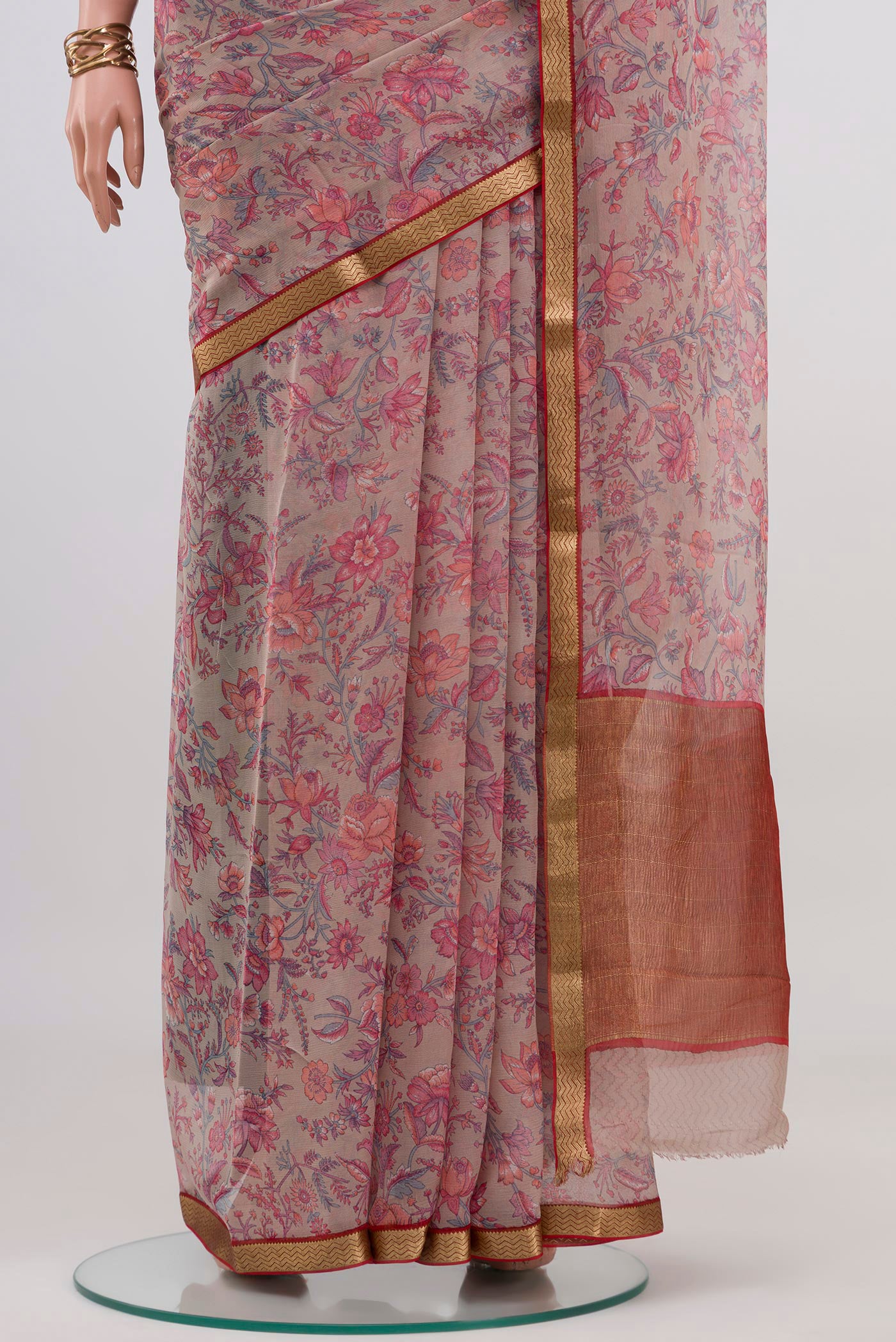 Pleats and pallu of Lavender Mysore Chiffon Saree with Printed design on the body and Zari Border. 