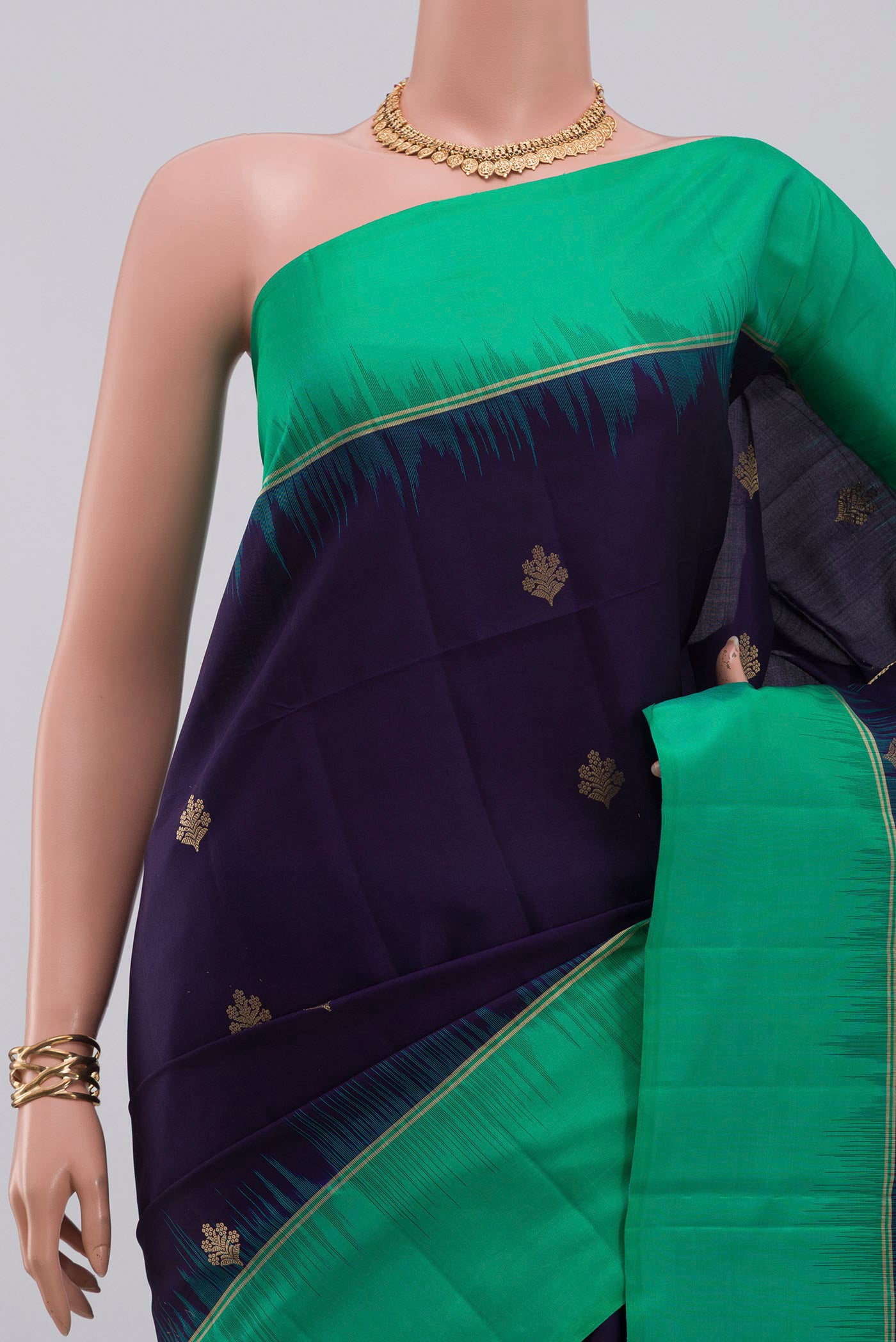 Border image of Blue Soft Silk Saree with Zari Butta on the body and Thin Zari Line. 