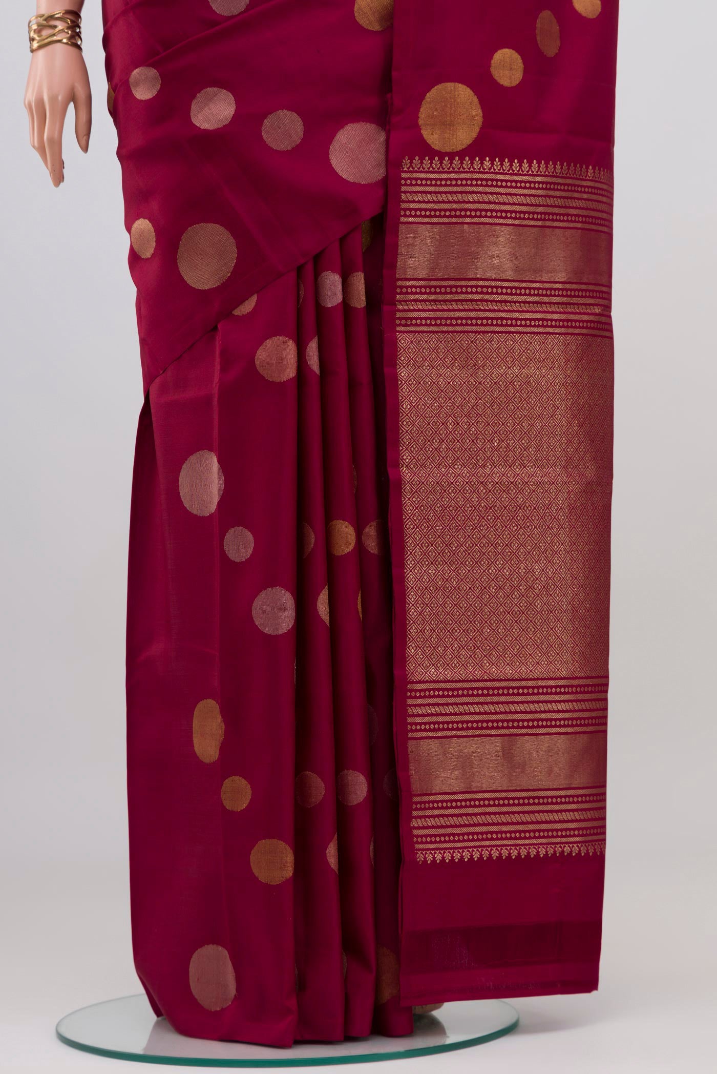 Pleats and pallu of Maroon Kanjivaram Silk Saree with Zari Butta on the body and Without Border. 