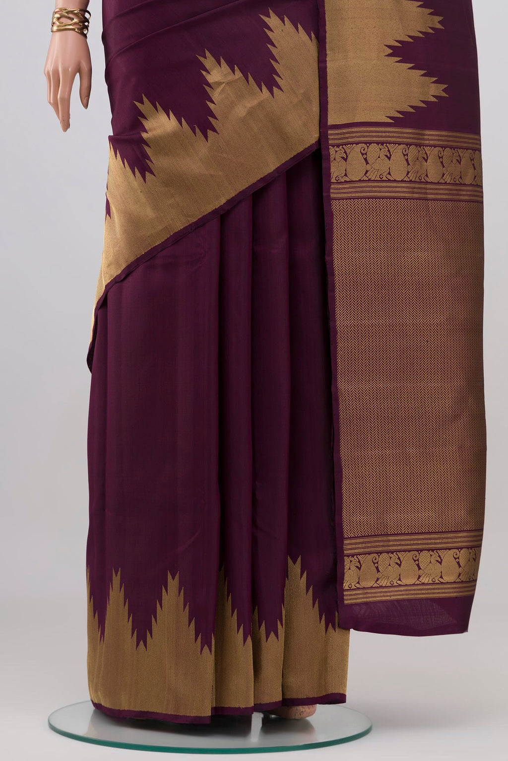 Pleats and pallu of Purple Kanchipuram Silk Saree with Plain Body and Temple Border. 