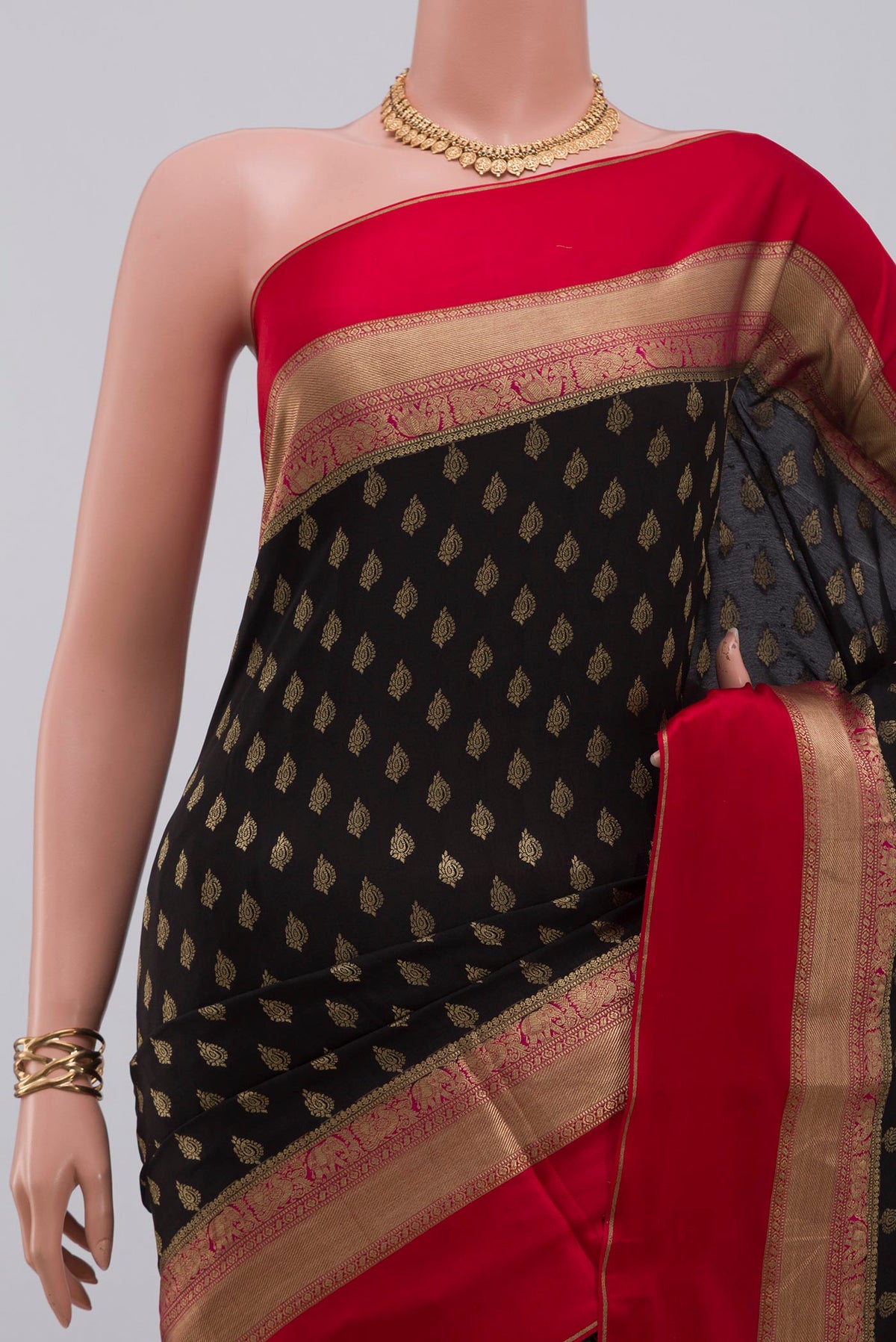Border image of Black Crepe Saree with Zari Butta on the body and Zari Border. 