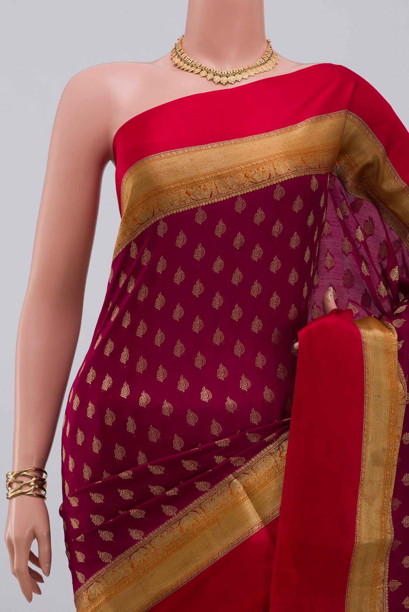 Border image of Purple Crepe Saree with Zari Butta on the body and Zari Border. 