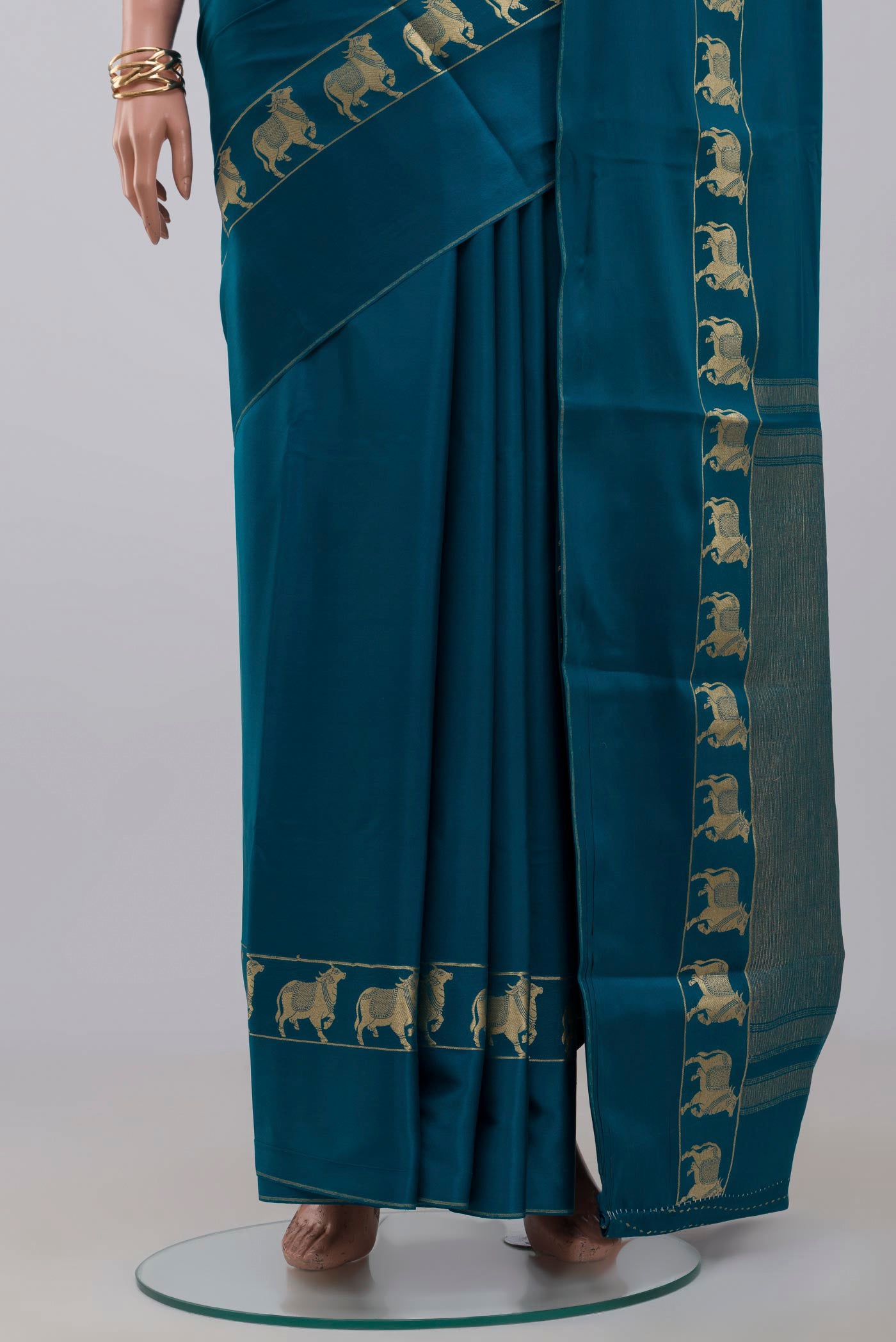 Pleats and pallu of Blue Crepe Saree with Plain Body and Zari Border. 