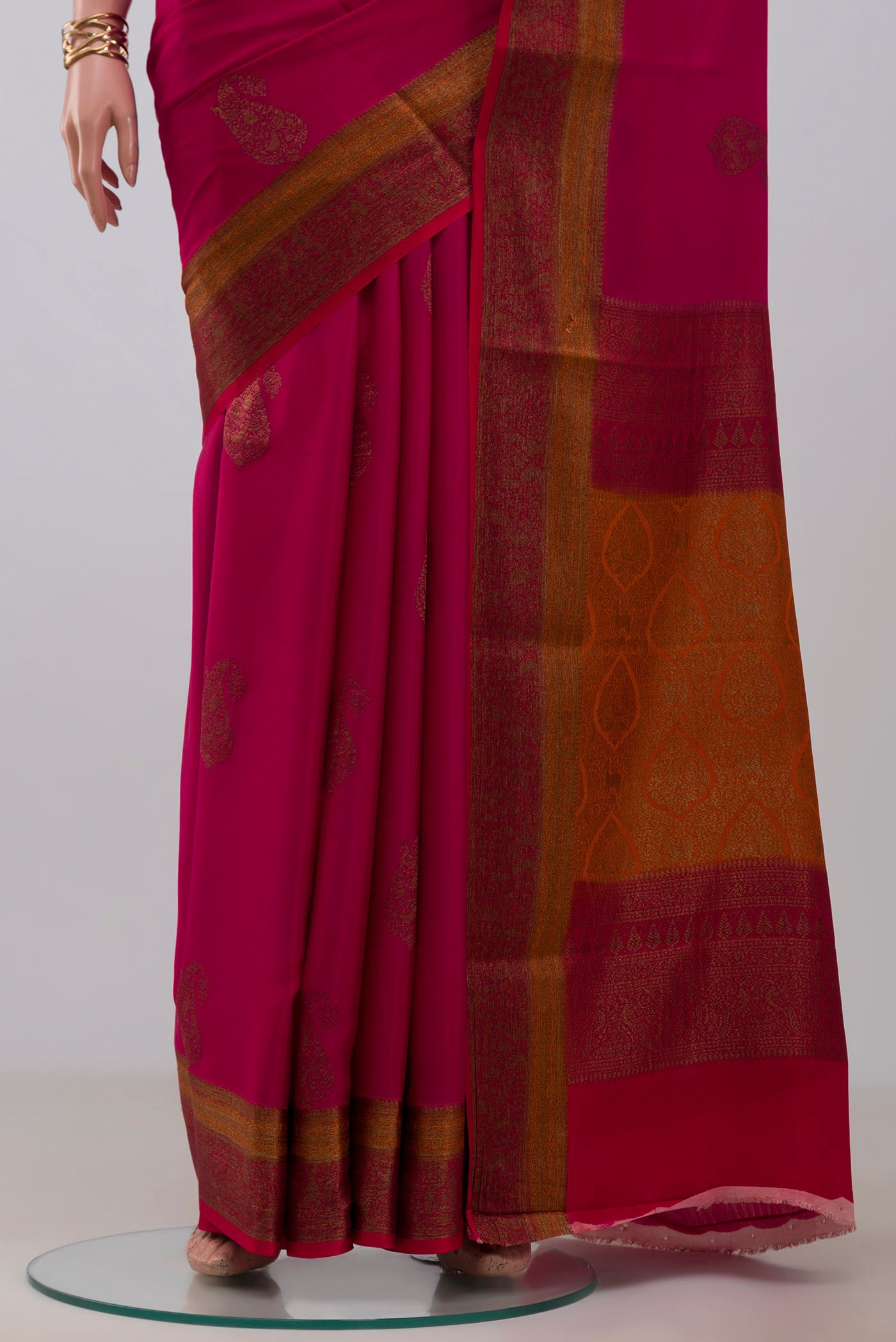 Pleats and pallu of Pink Crepe Saree with Zari Butta on the body and Fancy Border. 