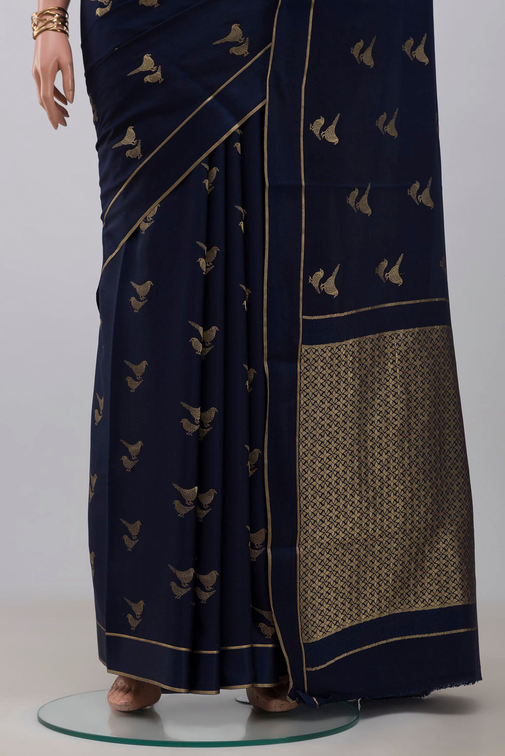 Pleats and pallu of Blue Crepe Saree with Zari Butta on the body and Thin Zari Line. 