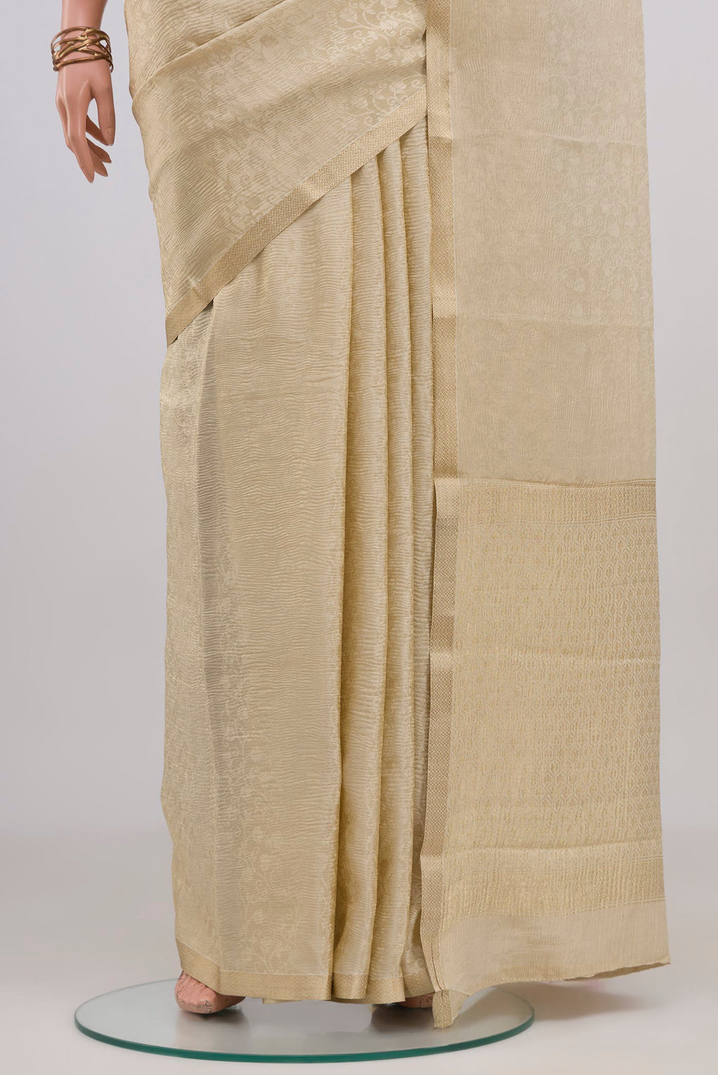 Pleats and pallu of Cream Mysore Crepe Saree with Zari Brocade on the body and Thin Zari Line. 