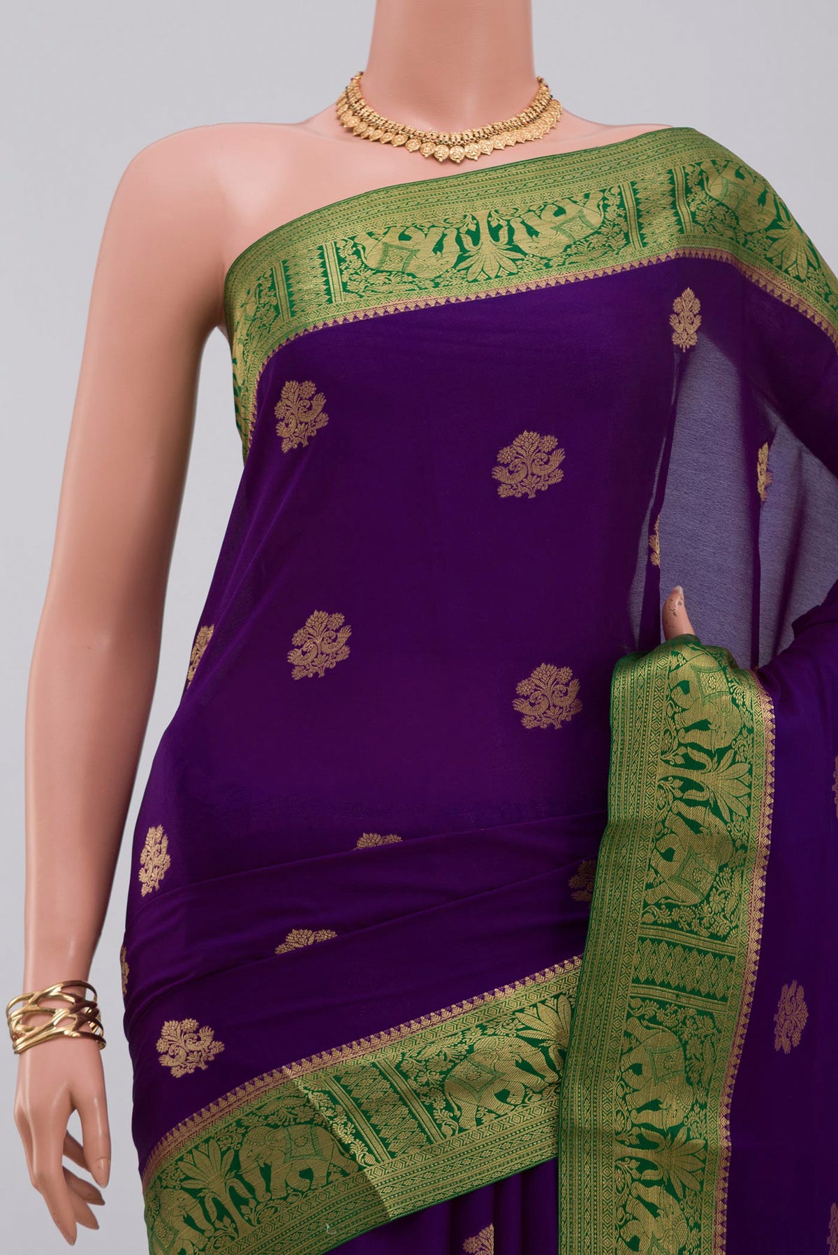 Border image of Purple Crepe Saree with Zari Butta on the body and Zari Border. 