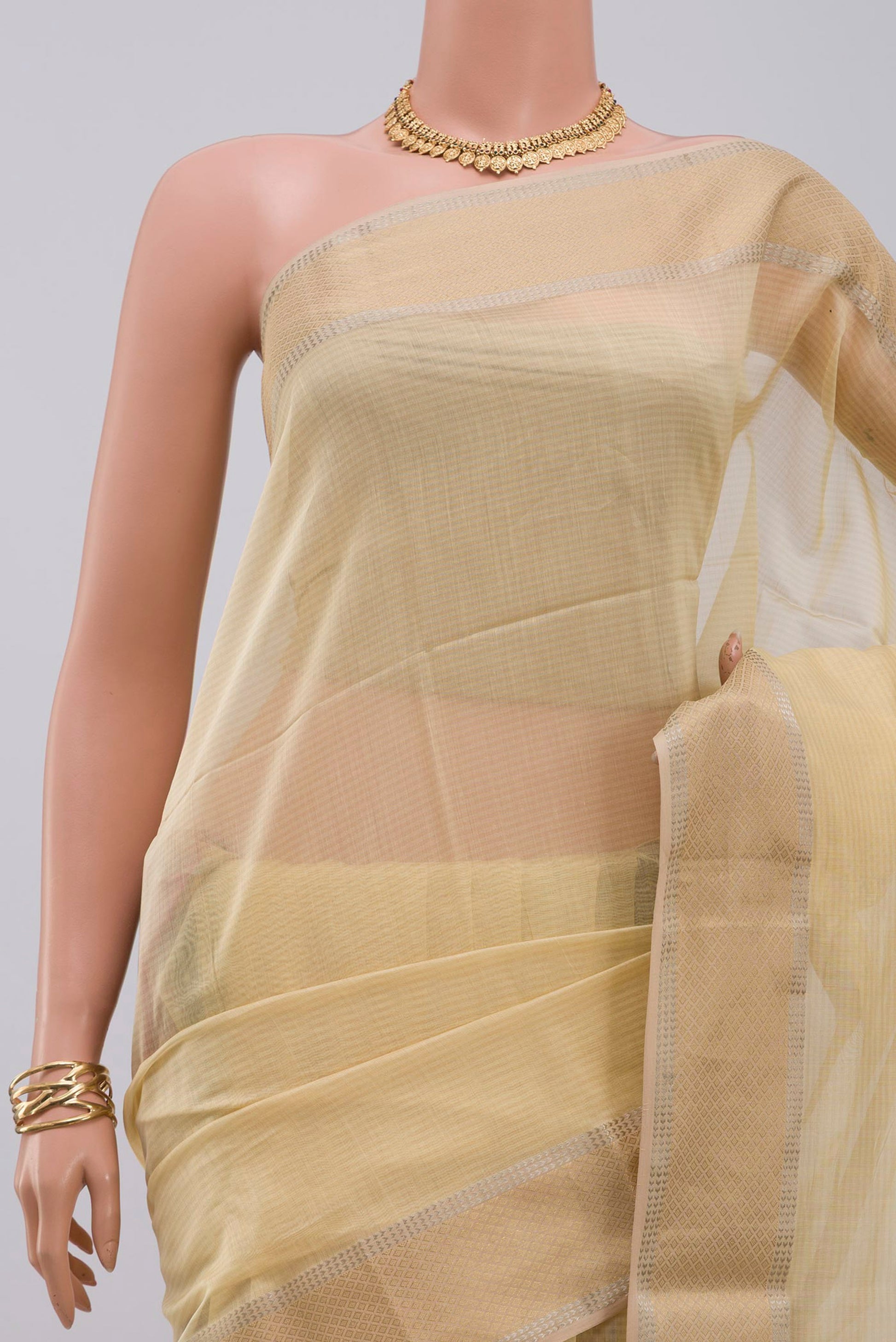 Border image of Yellow Maheshwari Silk Cotton Saree with Plain Body and Zari Border. 