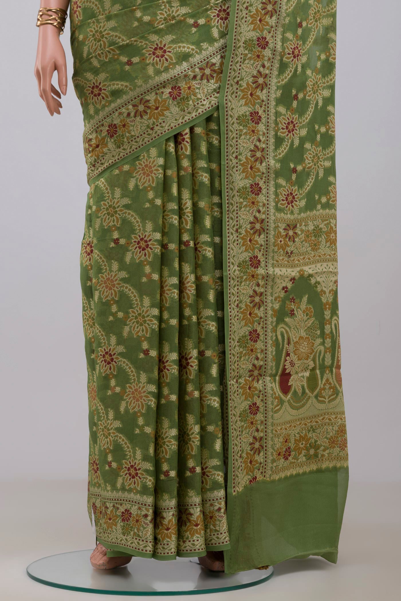 Pleats and pallu of Green Banarasi Georgette Saree with Thread Brocade on the body and Thread Border. 