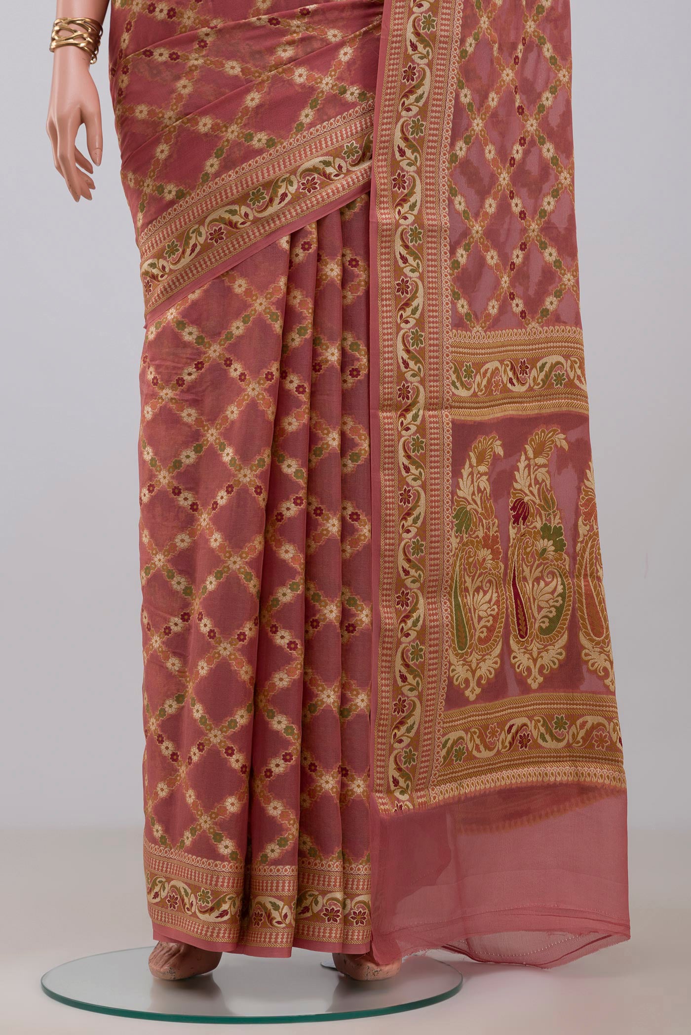 Pleats and pallu of Coral Banarasi Georgette Saree with Thread Butta on the body and Thread Border. 
