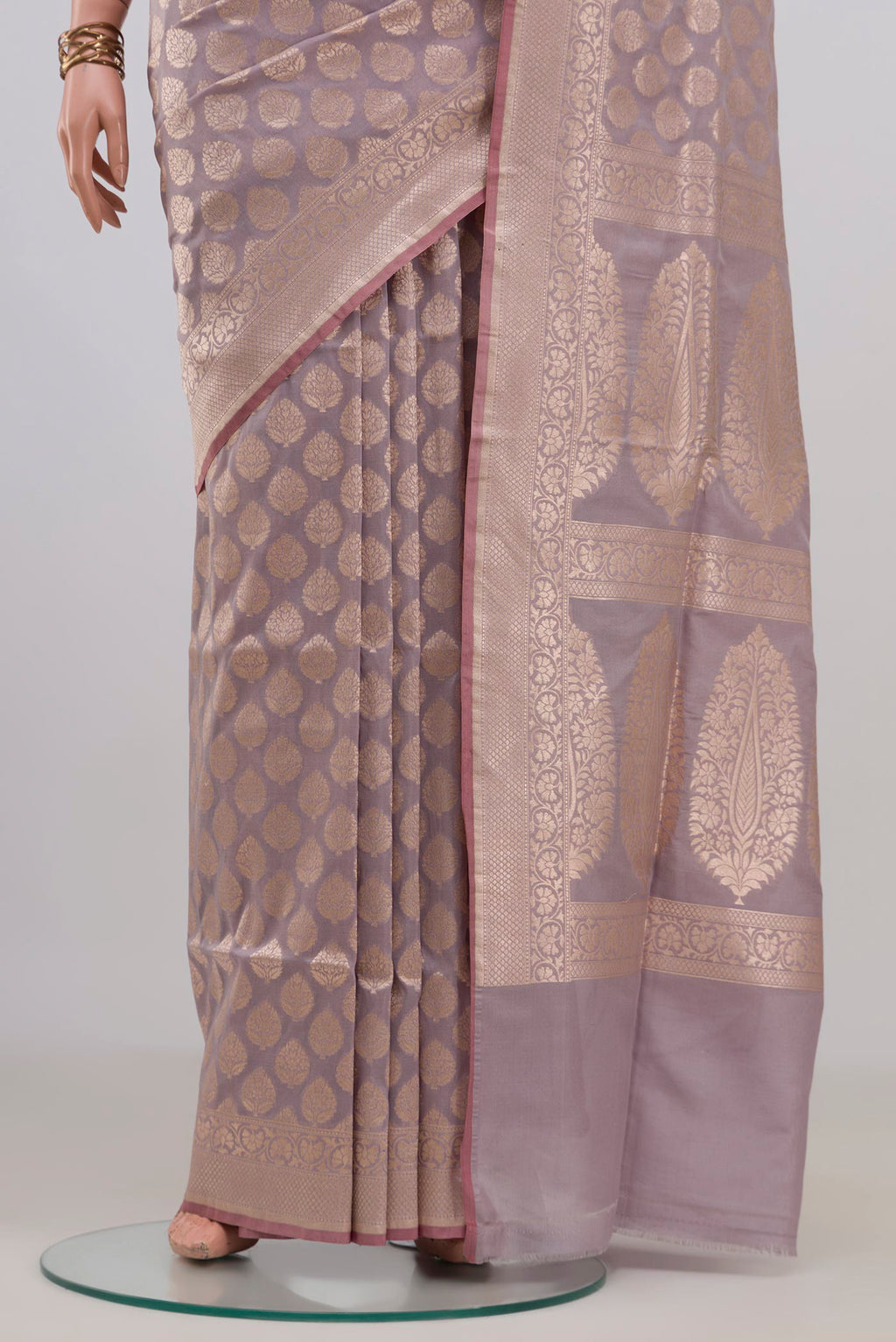 Pleats and pallu of Pure Silk Lavender Banarasi Saree with Zari Brocade on the body and Zari Border. 