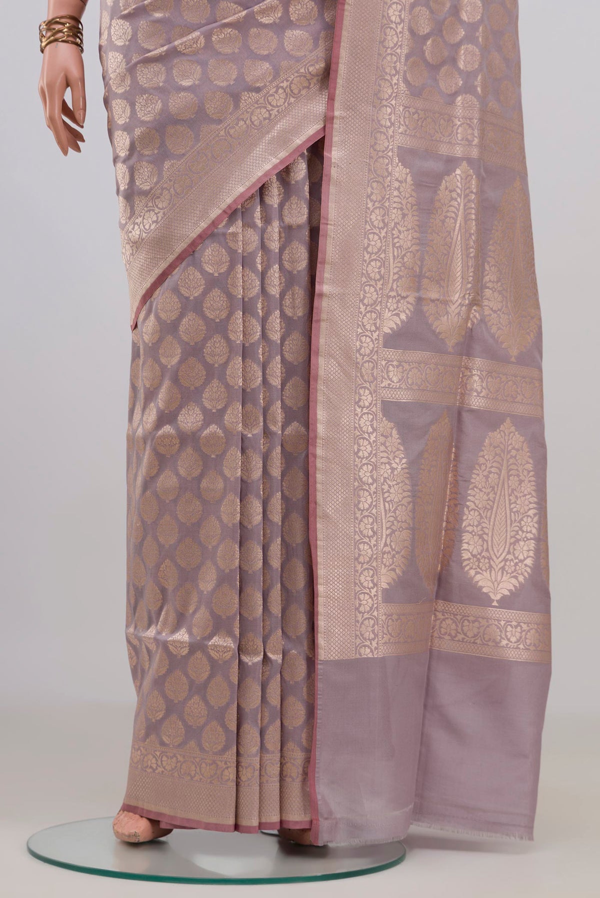 Pleats and pallu of Pure Silk Lavender Banarasi Saree with Zari Brocade on the body and Zari Border. 