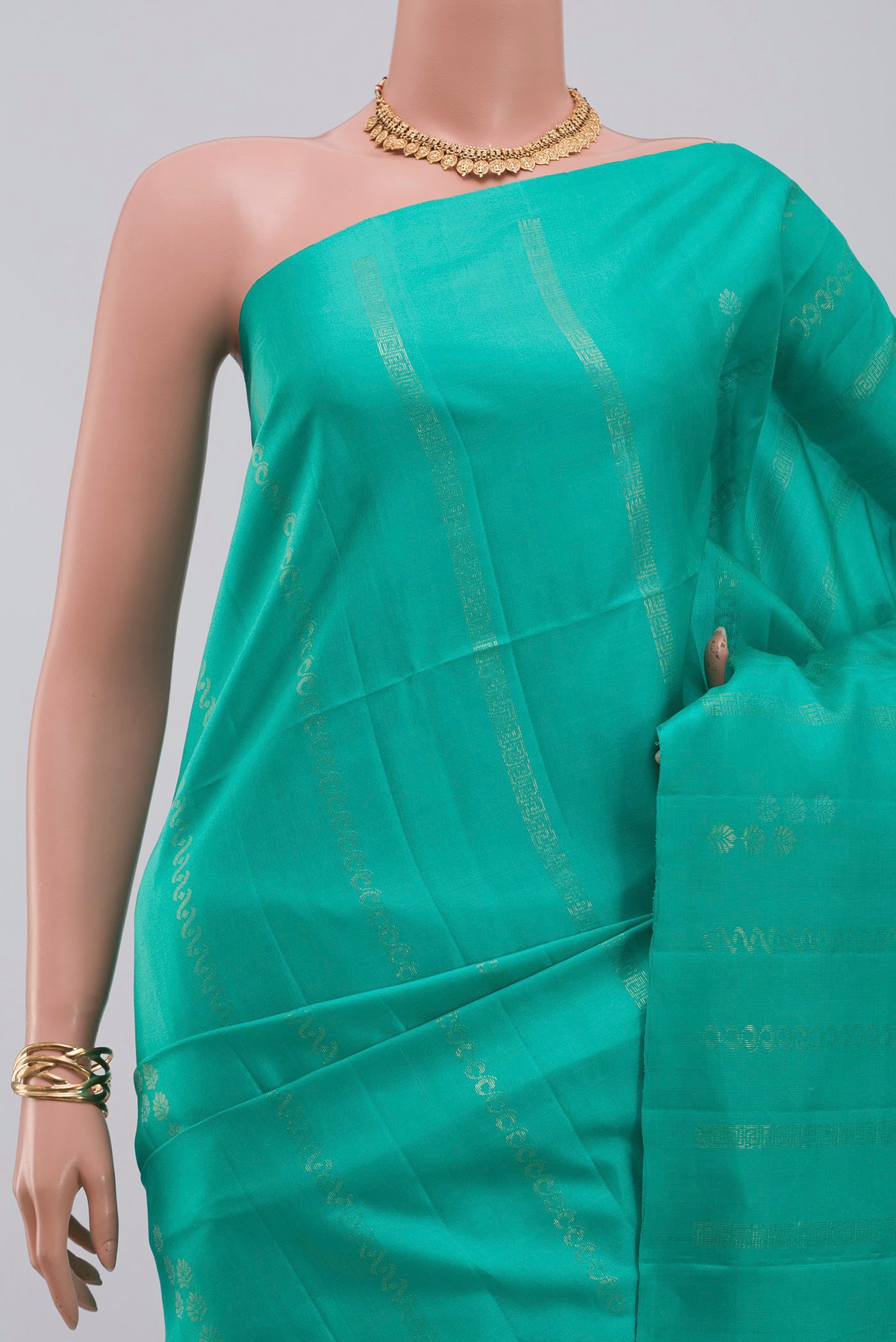 Border image of Blue Soft Silk Saree with Fancy on the body and Without Border. 
