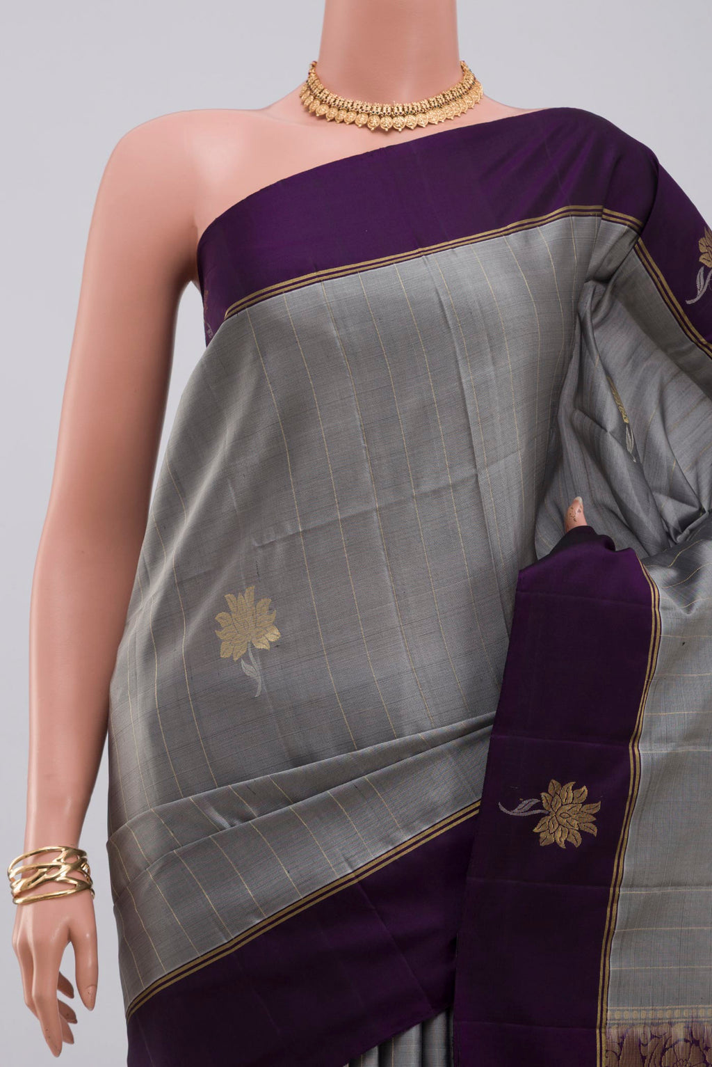 Border image of Grey Soft Silk Saree with Fancy on the body and Thin Zari Line. 