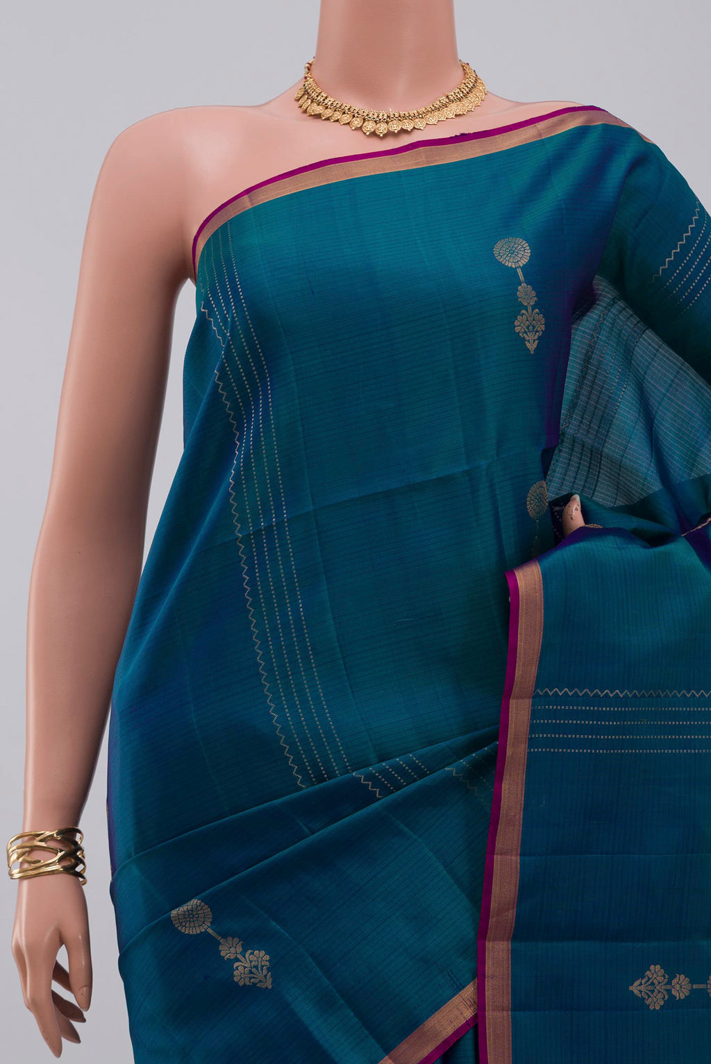 Border image of Blue Soft Silk Saree with Fancy on the body and Thin Zari Line. 
