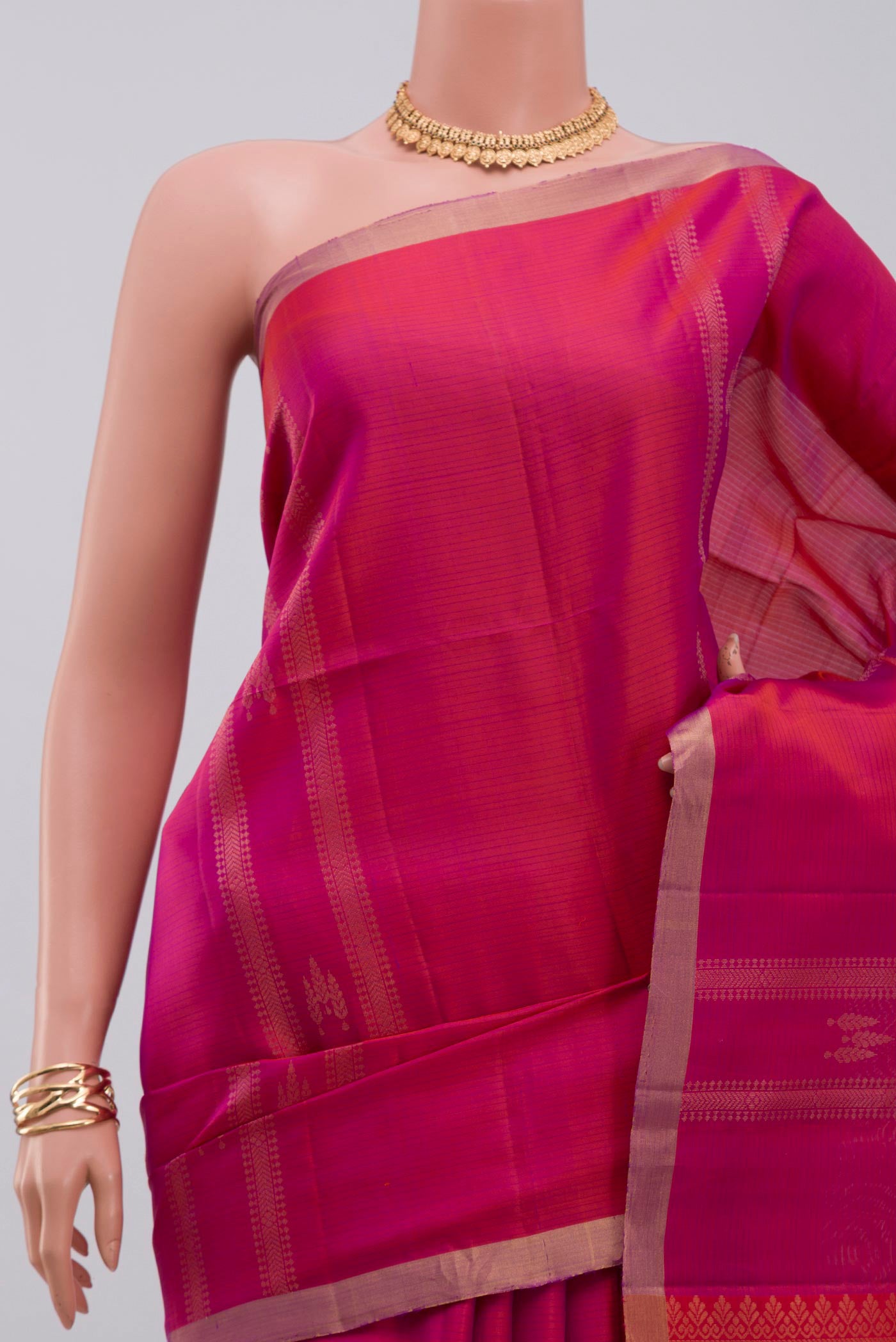 Border image of Pink Soft Silk Saree with Zari Butta on the body and Thin Zari Line. 