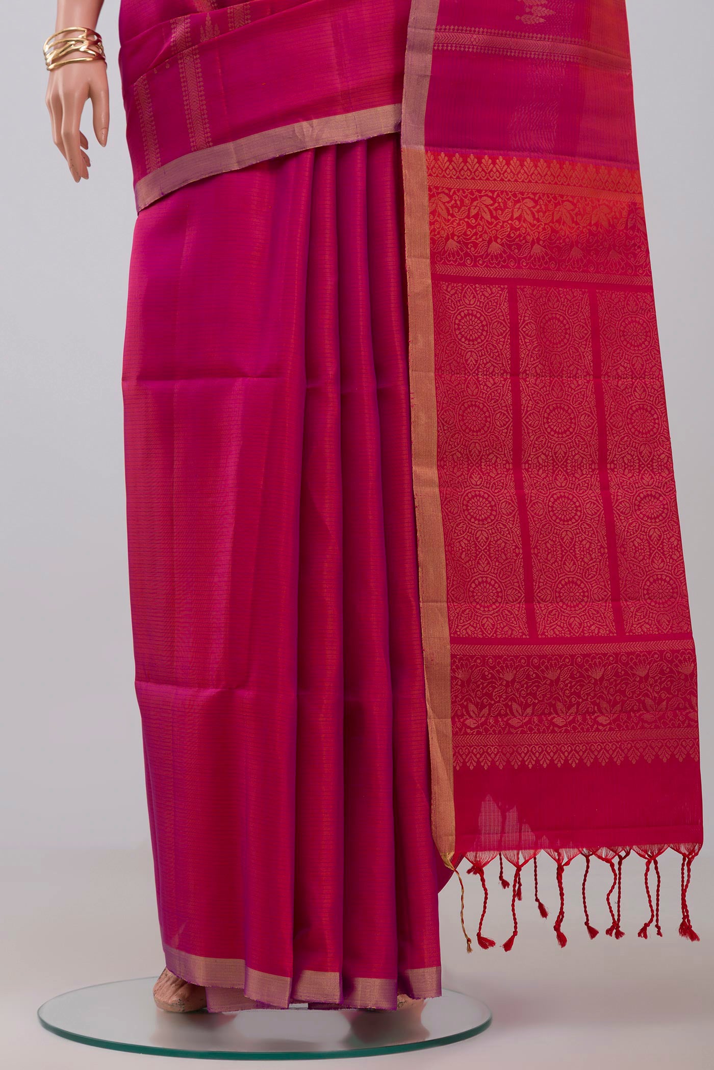 Pleats and pallu of Pink Soft Silk Saree with Zari Butta on the body and Thin Zari Line. 