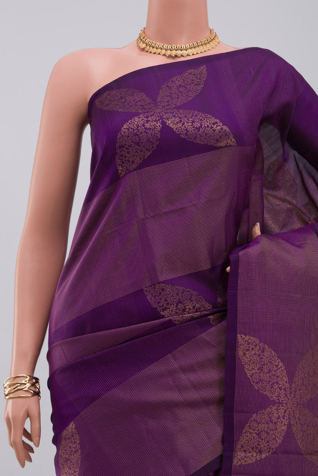 Border image of Blue Soft Silk Saree with Fancy on the body and Without Border. 