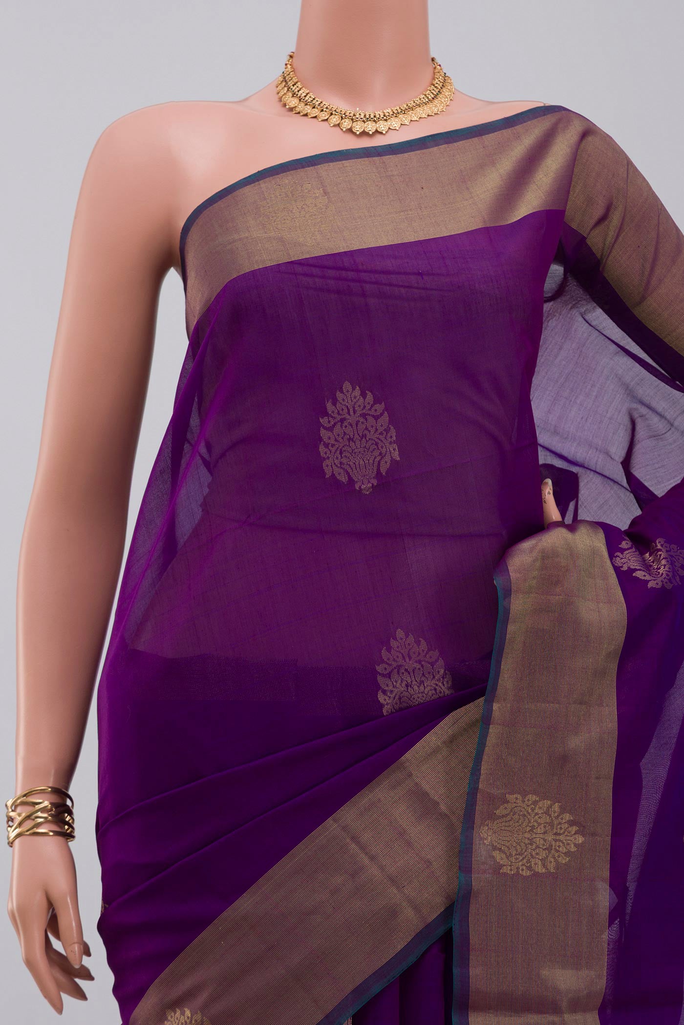 Border image of Purple Silk Cotton Saree with Zari Butta on the body and Zari Border. 