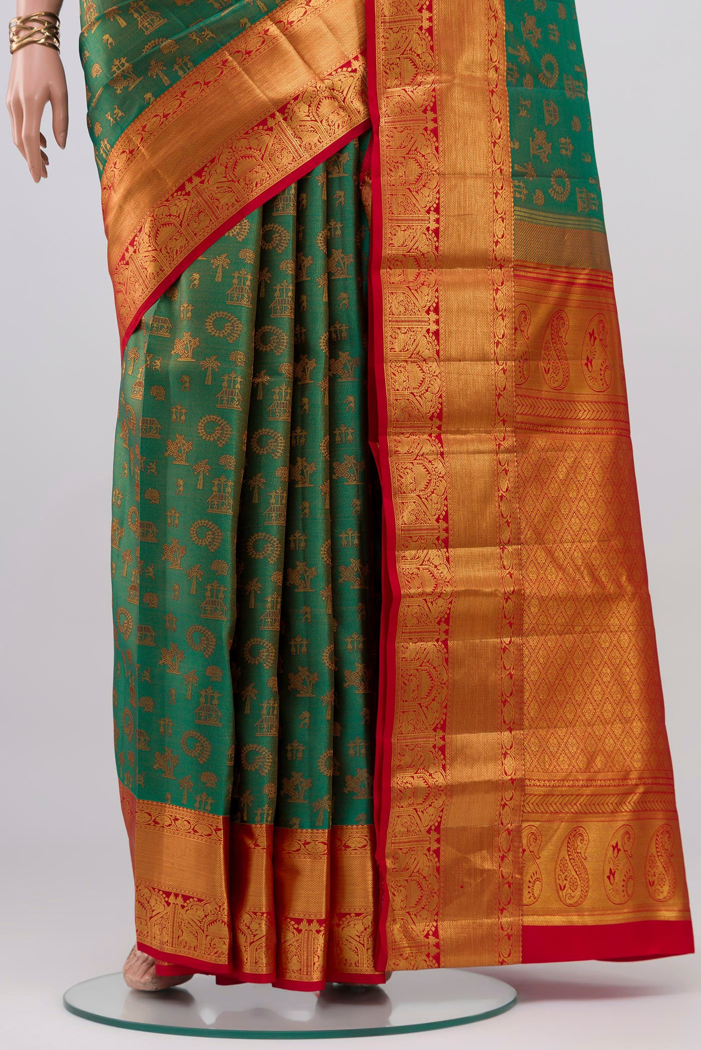 Pleats and pallu of Green Kanchipuram Silk Saree with Jacquard design on the body and Zari Border. 