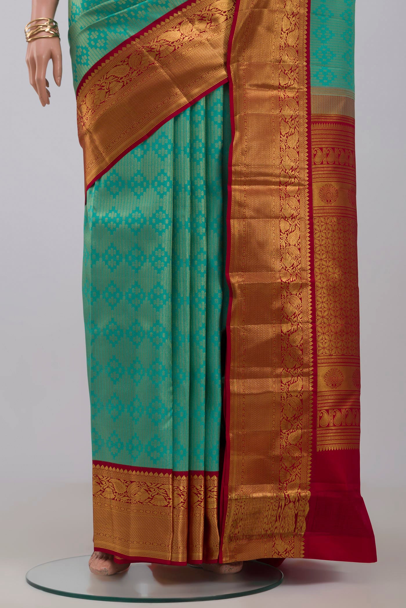 Pleats and pallu of Green Kanchipuram Silk Saree with Zari Brocade on the body and Zari Border. 