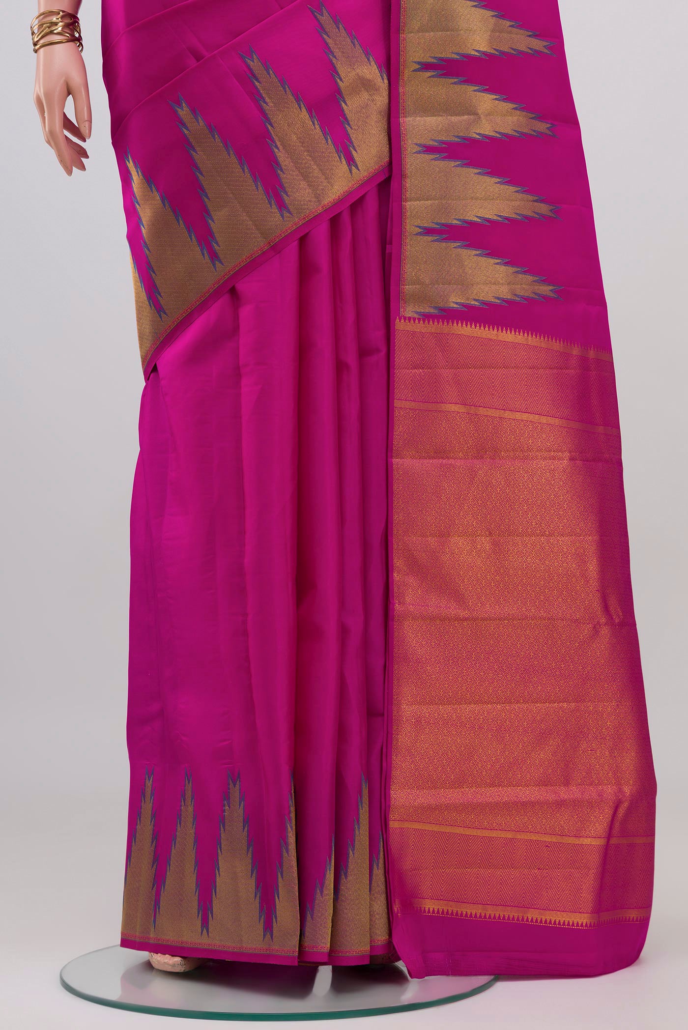 Pleats and pallu of Rani Pink Kanchipuram Silk Saree with Plain Body and Temple Border. 