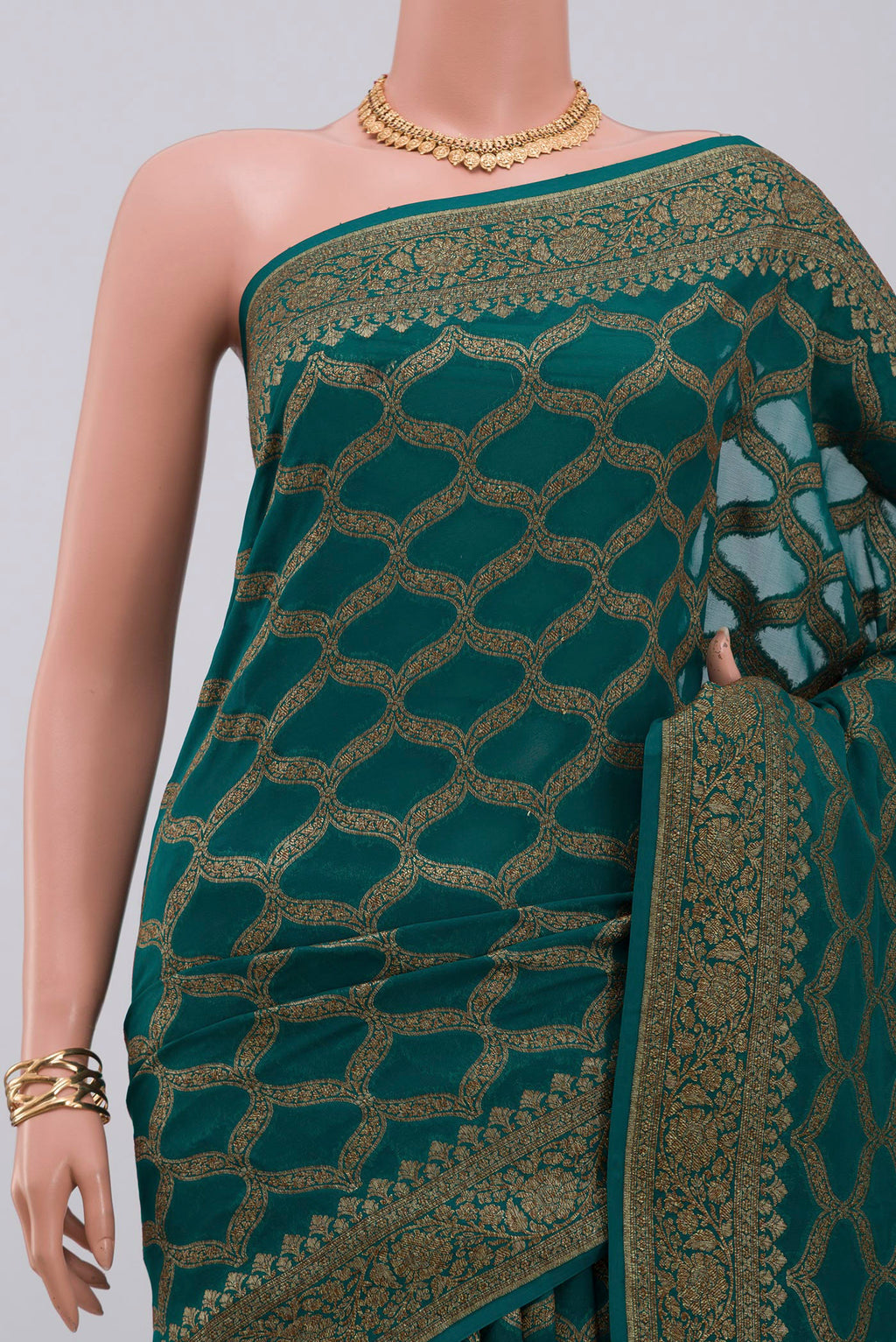 Border image of Green Georgette Saree with Fancy on the body and Zari Border. 