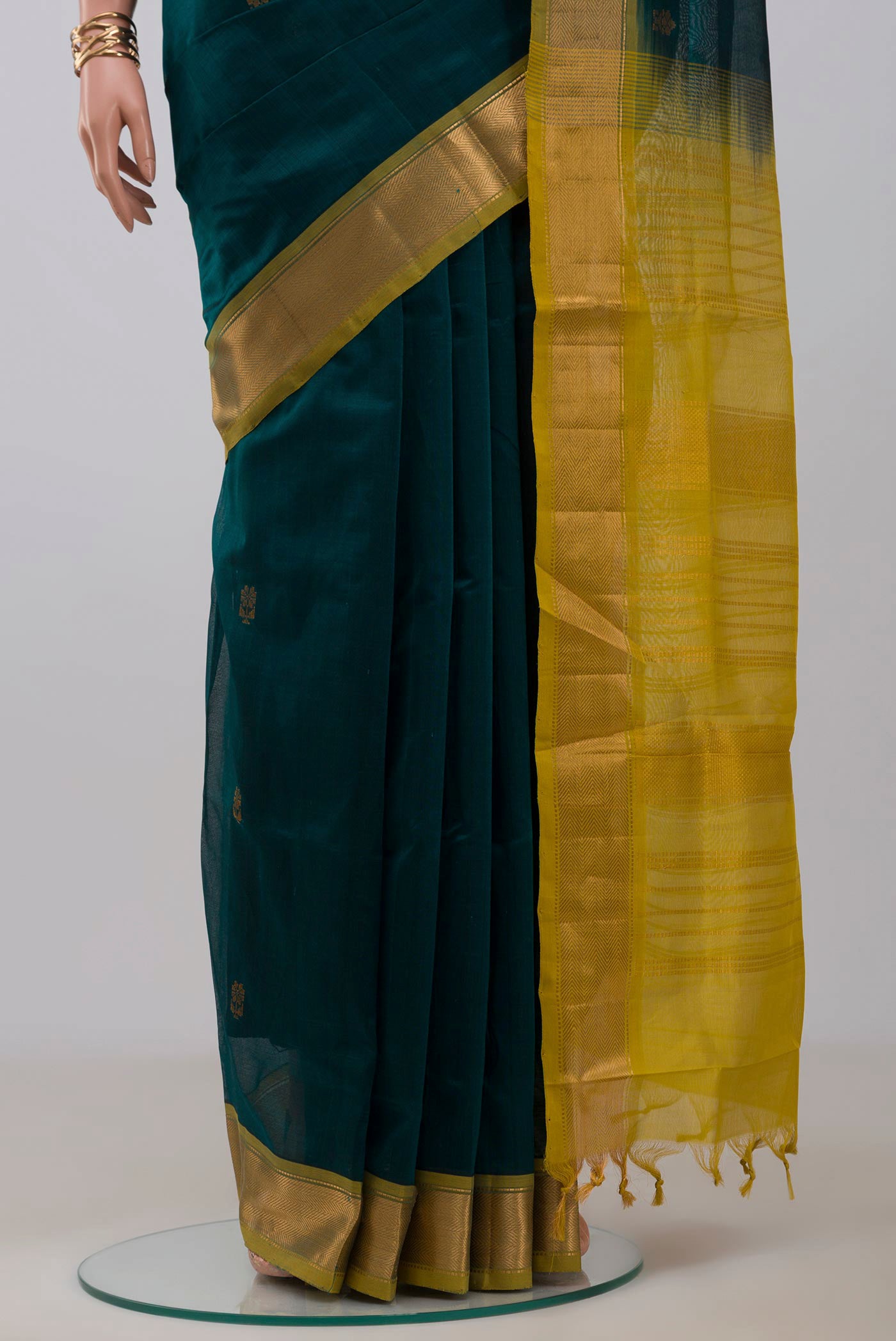 Pleats and pallu of Bottle Green Silk Cotton Saree with Zari Butta on the body and Zari Border. 