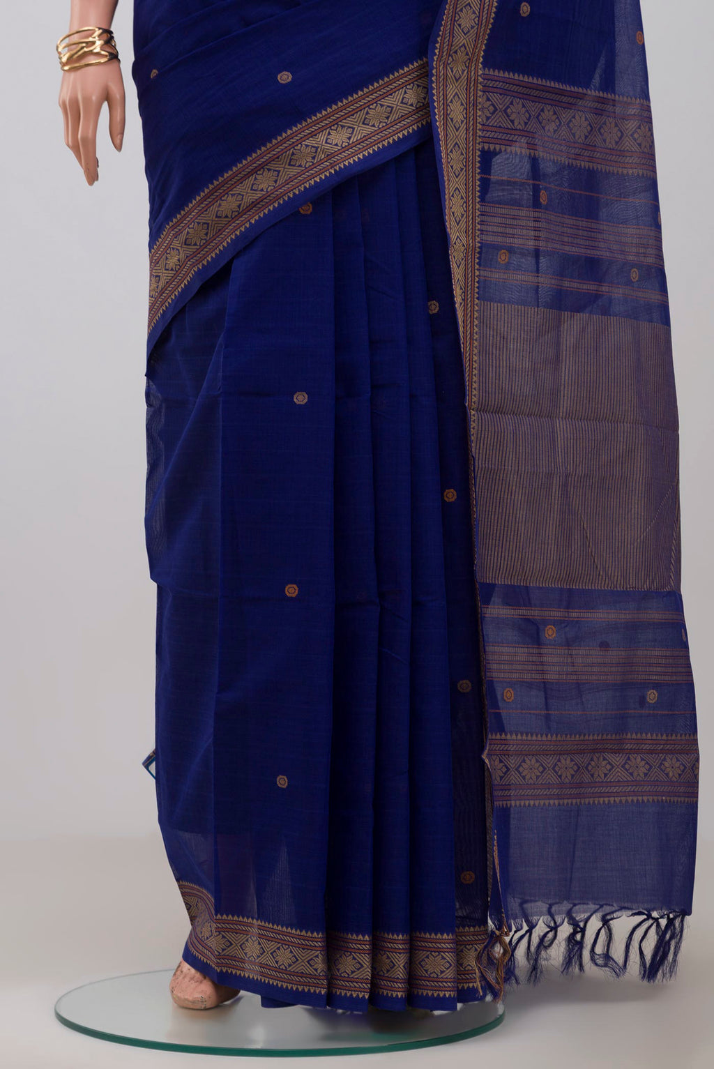 Pleats and pallu of Blue Kanchi Cotton Saree with Thread Butta on the body and Thread Border. 