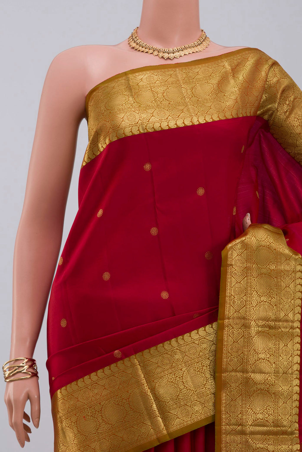 Border image of Maroon Kanchipuram Saree with Zari Butta on the body and Zari Border. 
