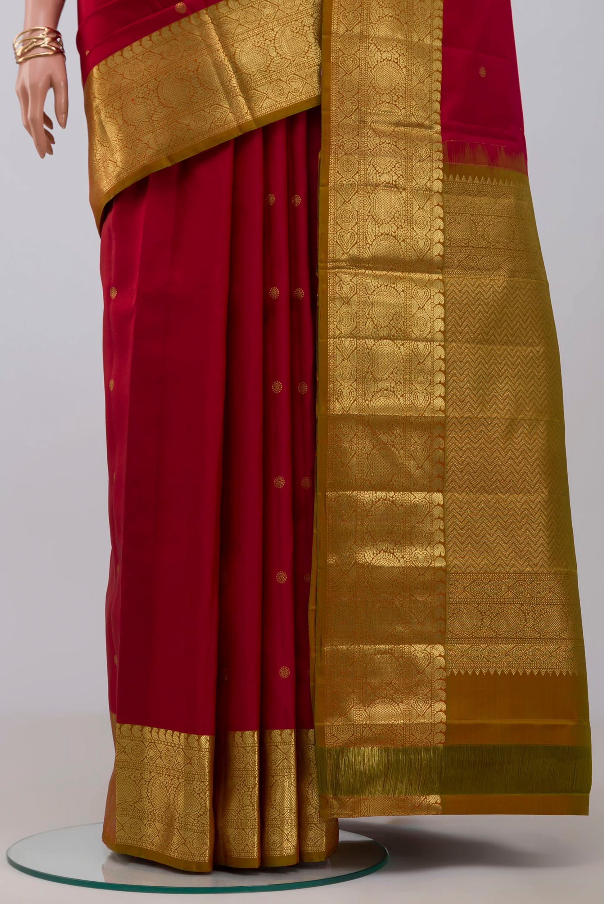 Pleats and pallu of Maroon Kanchipuram Saree with Zari Butta on the body and Zari Border. 