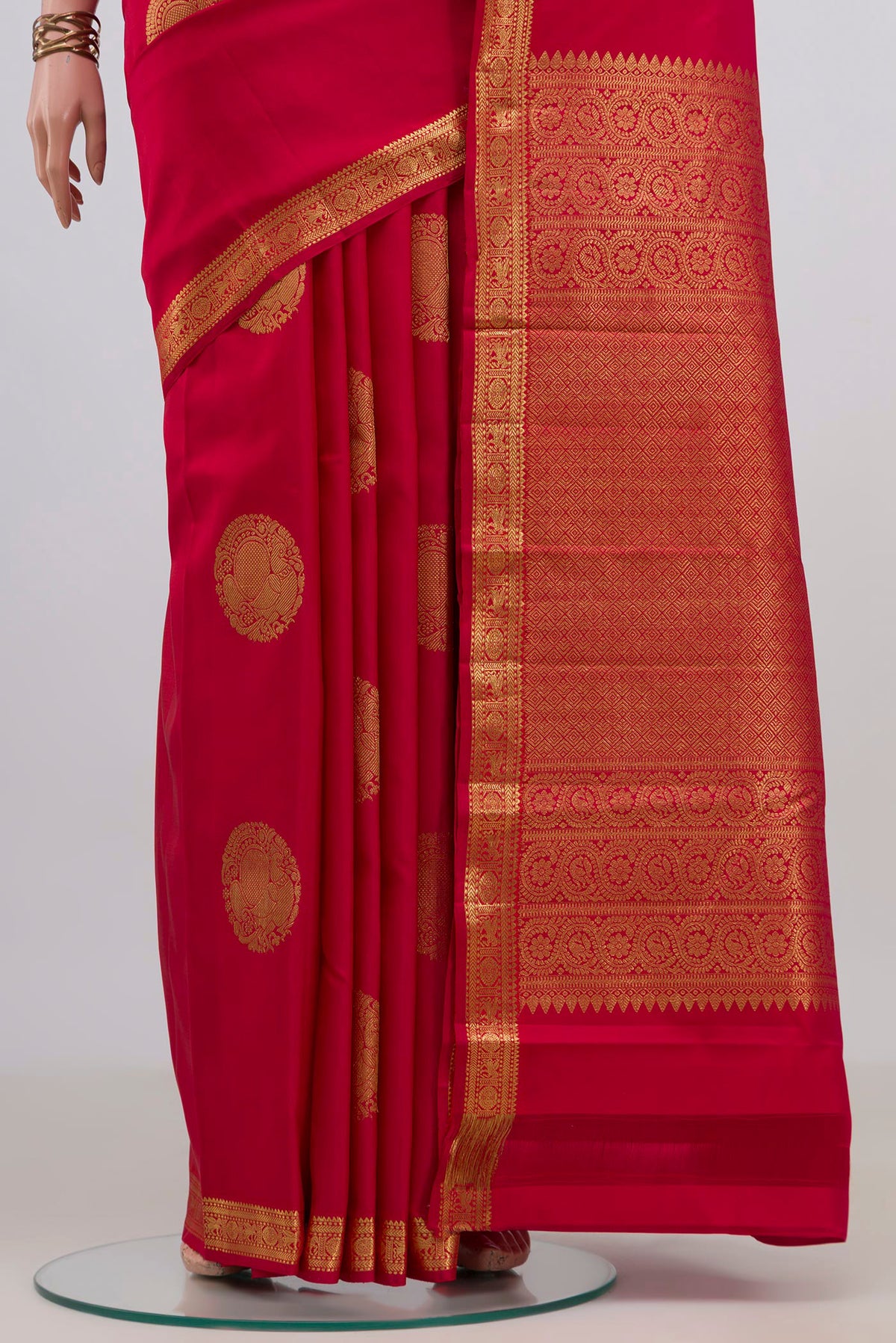 Pleats and pallu of Pure Silk Red Kanchipuram Saree with Zari Butta on the body and Zari Border. 